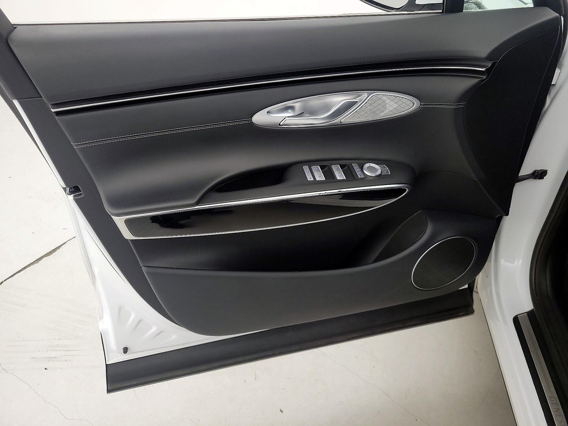 Thumbnail: 2025 Genesis GV70 - 12