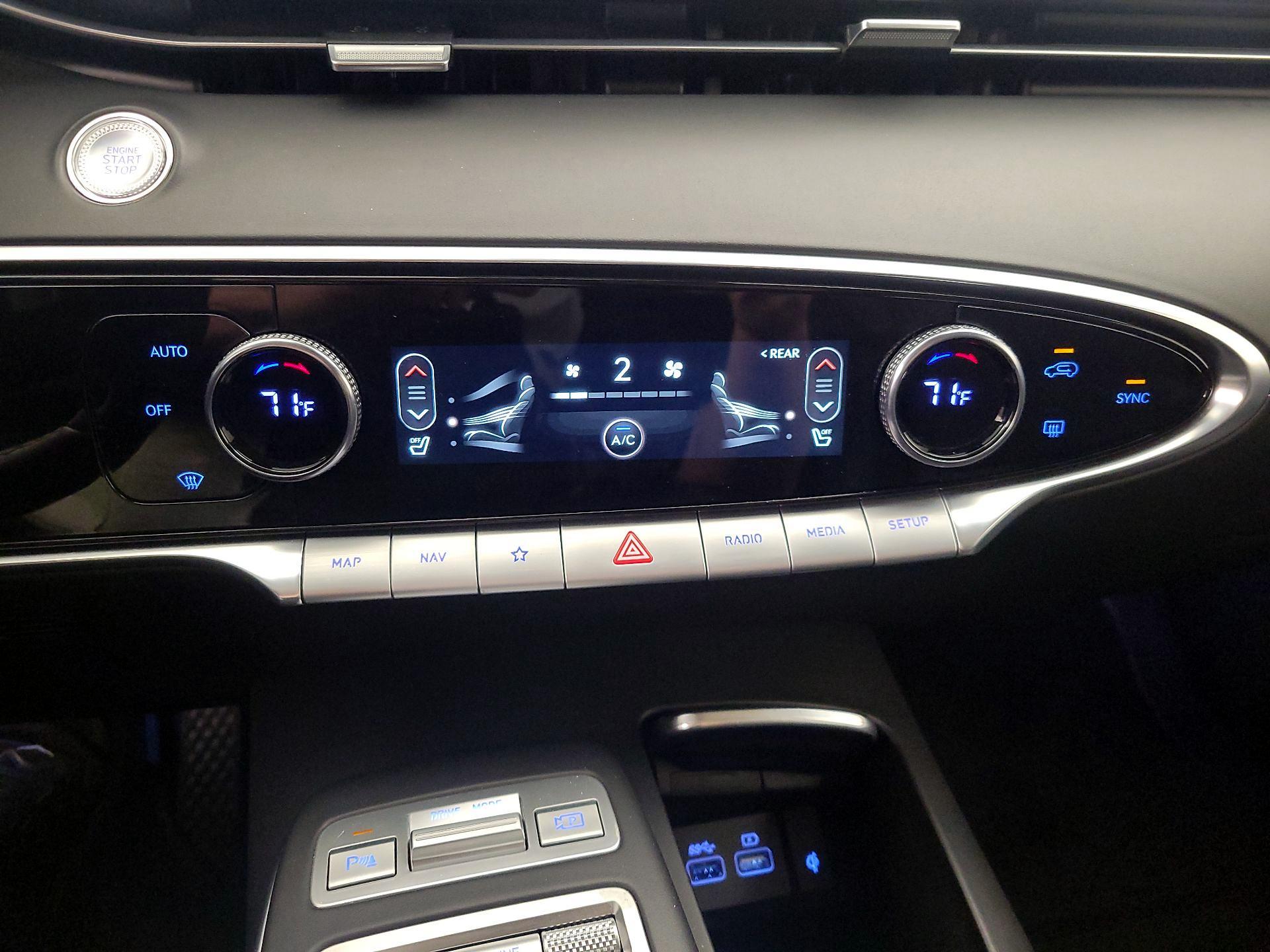 Thumbnail: 2025 Genesis GV70 - 17