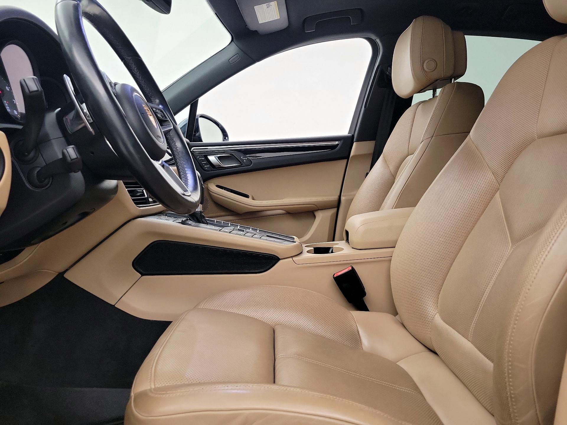 Thumbnail: 2020 Porsche Macan - 11