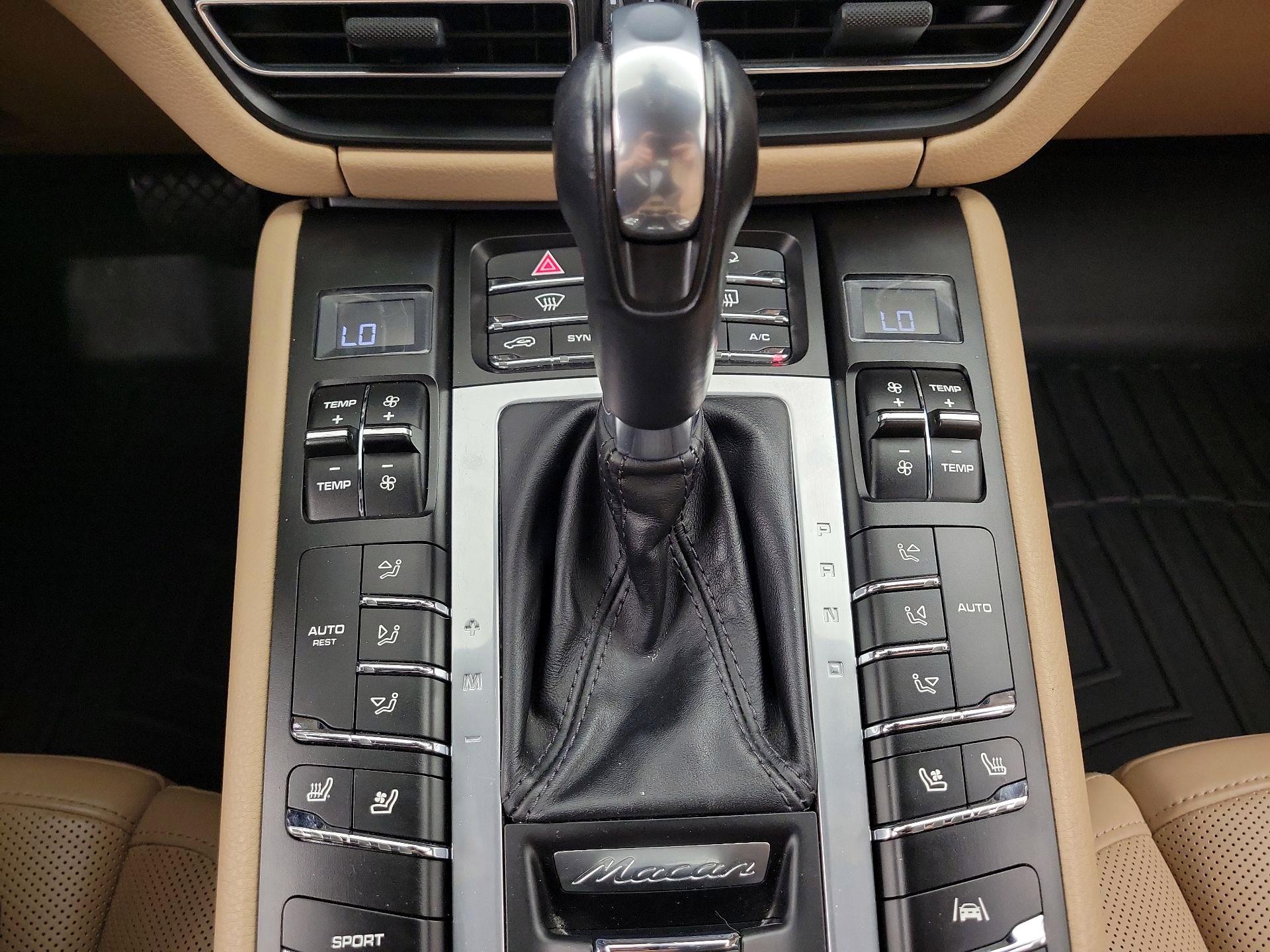 Thumbnail: 2020 Porsche Macan - 17