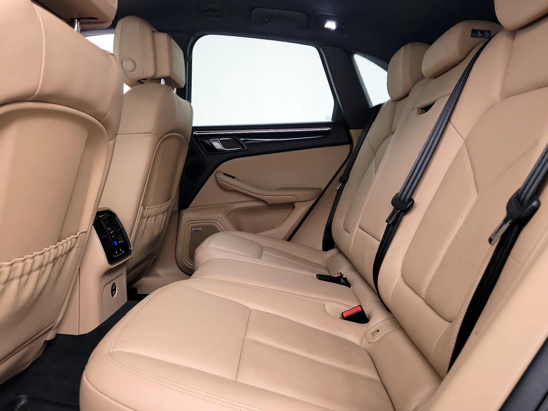Thumbnail: 2020 Porsche Macan - 18