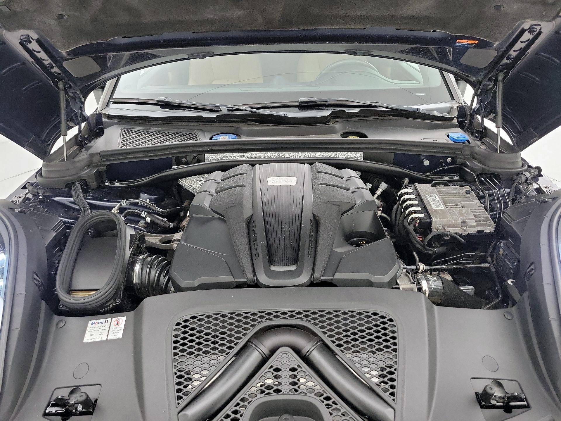 Thumbnail: 2020 Porsche Macan - 20