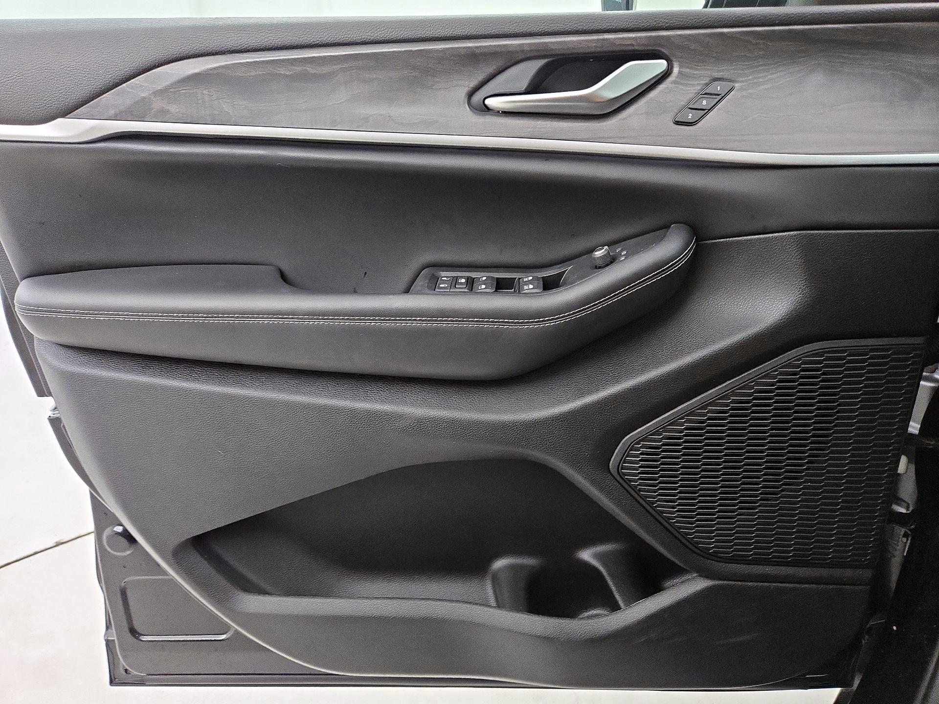 Thumbnail: 2023 Jeep Grand Cherokee - 12