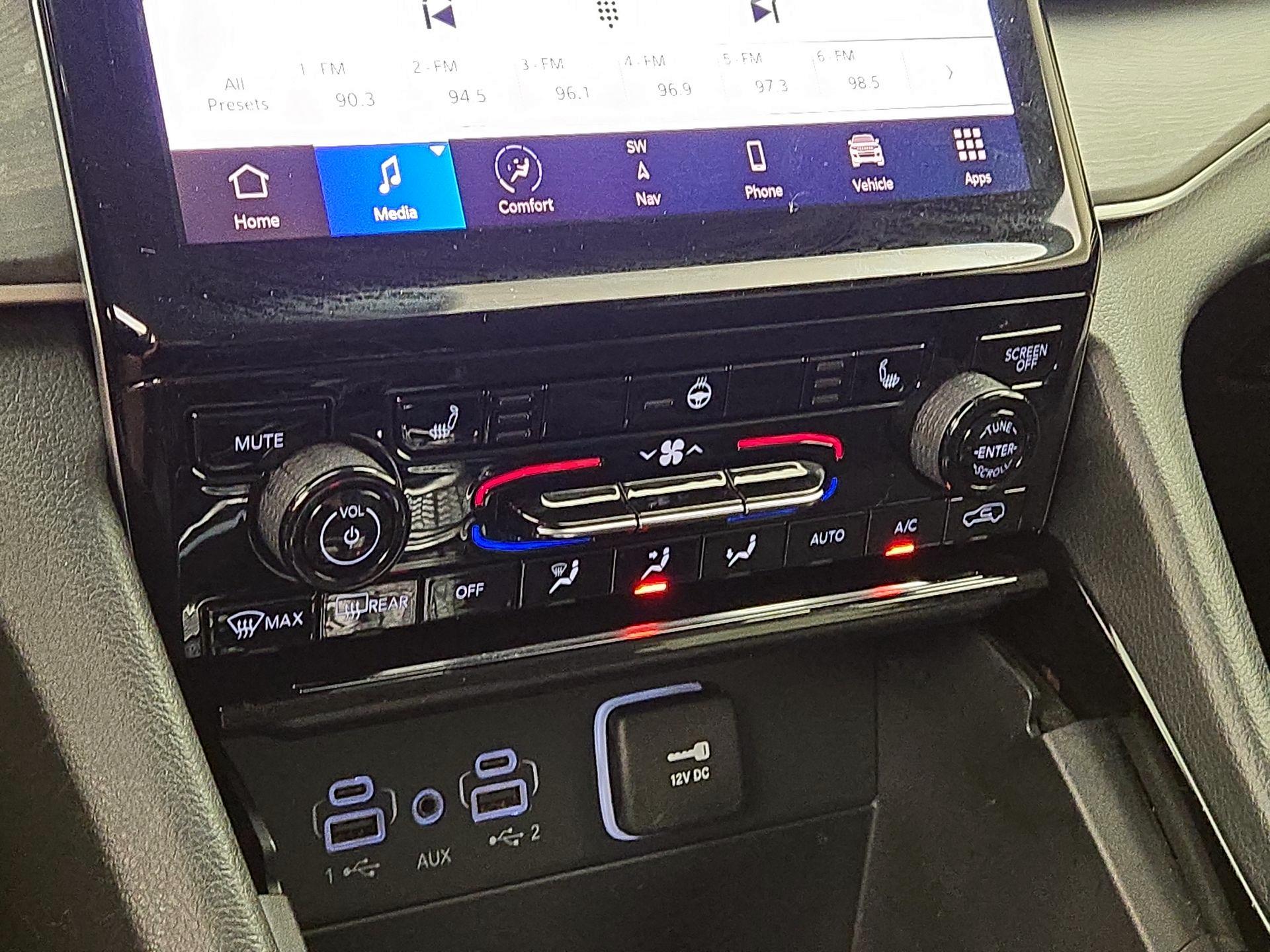 Thumbnail: 2023 Jeep Grand Cherokee - 17