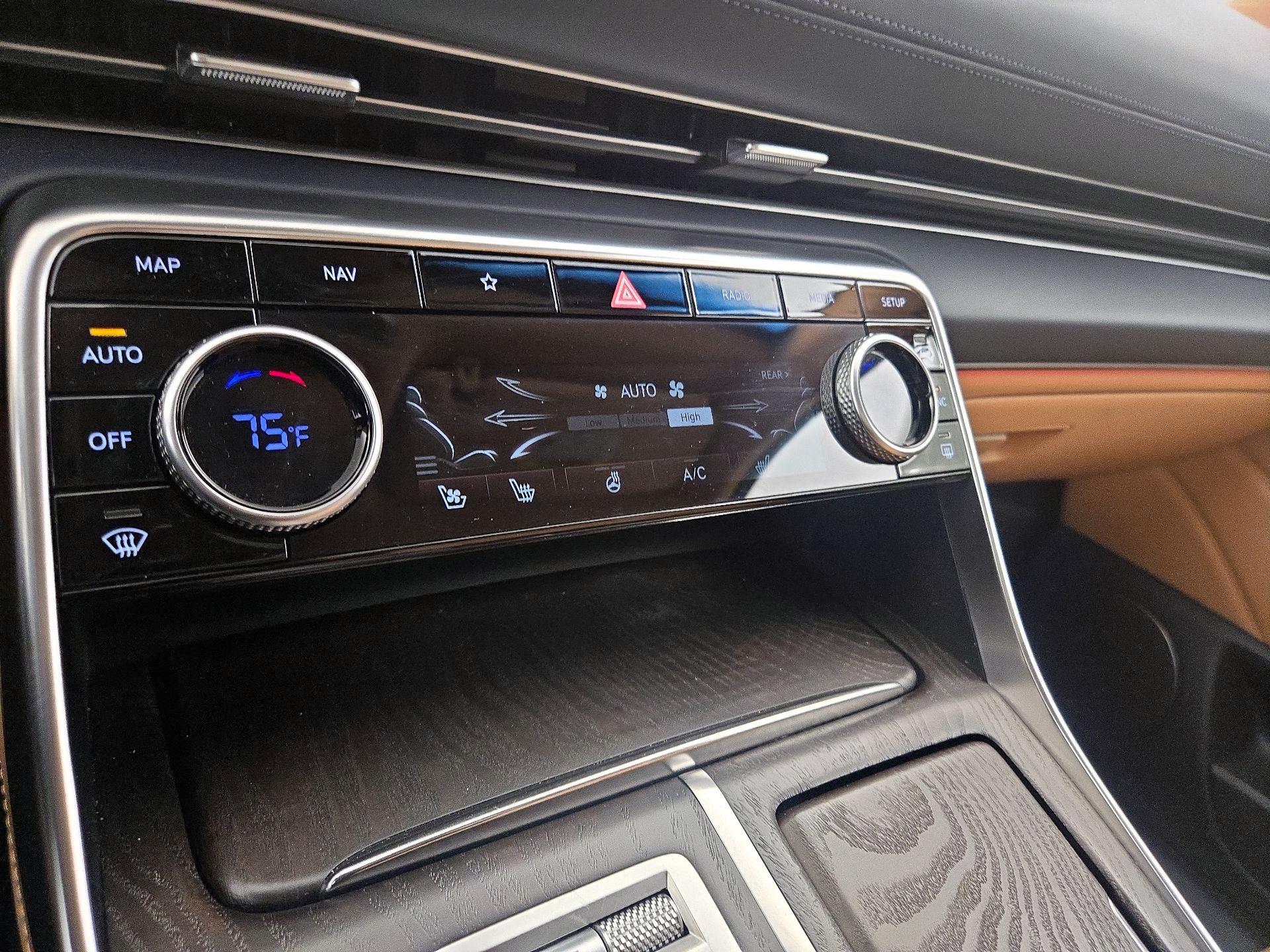 Thumbnail: 2021 Genesis GV80 - 17