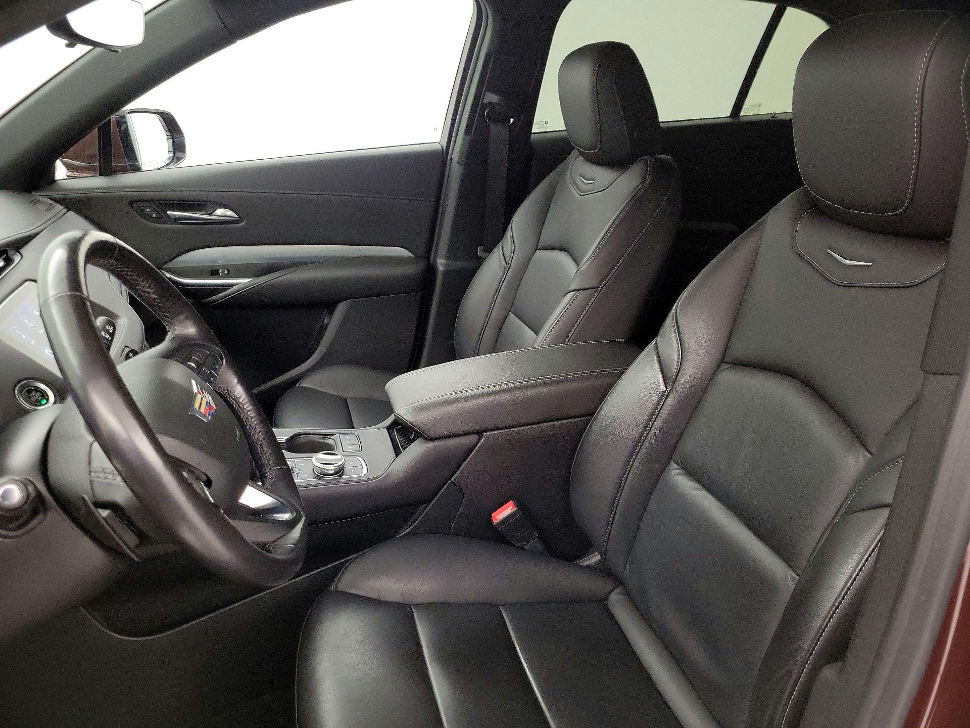 Thumbnail: 2022 Cadillac XT4 - 11