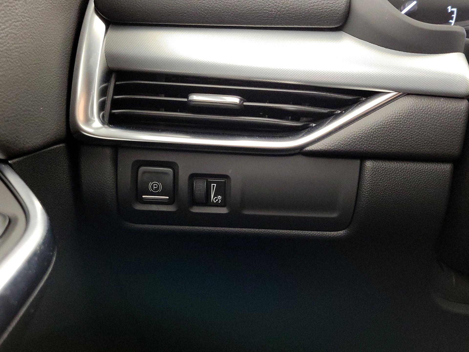 Thumbnail: 2022 Cadillac XT4 - 13