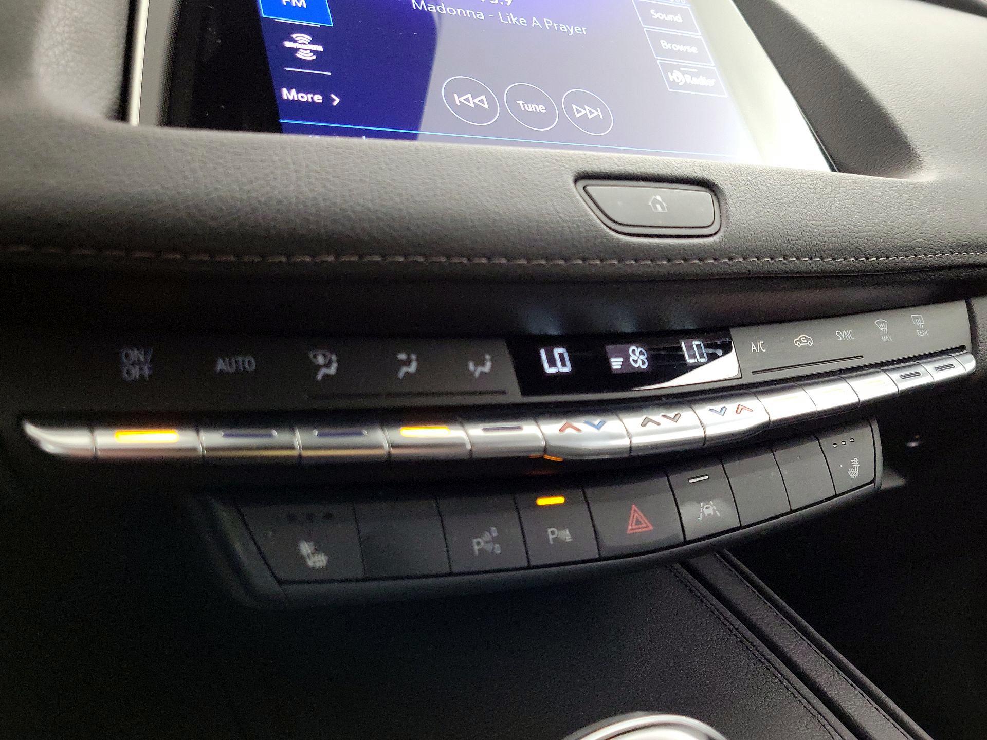 Thumbnail: 2022 Cadillac XT4 - 16