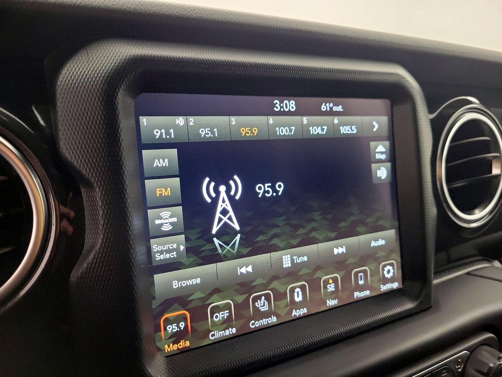 2023 Jeep Wrangler 4-Door Sahara Altitude - Photo 17