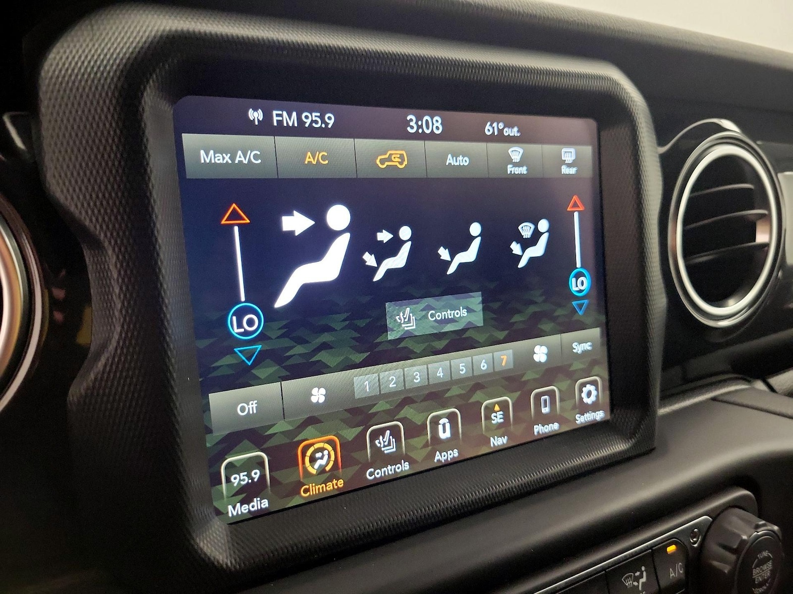 2023 Jeep Wrangler 4-Door Sahara Altitude - Photo 18