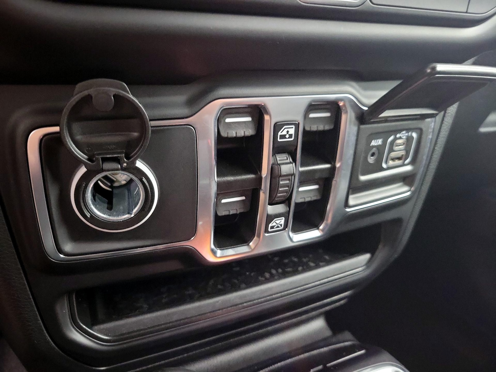 2023 Jeep Wrangler 4-Door Sahara Altitude - Photo 20