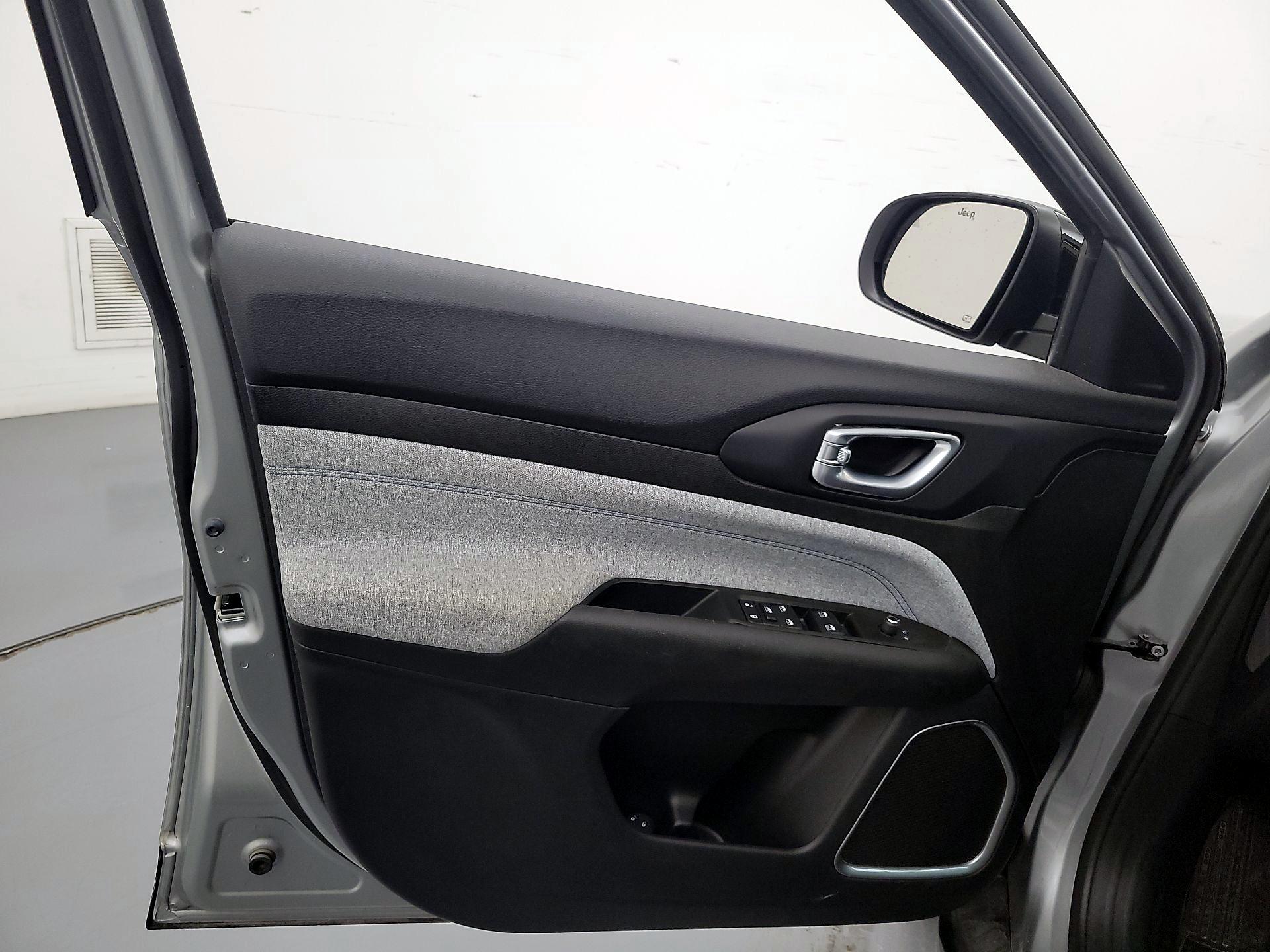 Thumbnail: 2022 Jeep Compass - 12