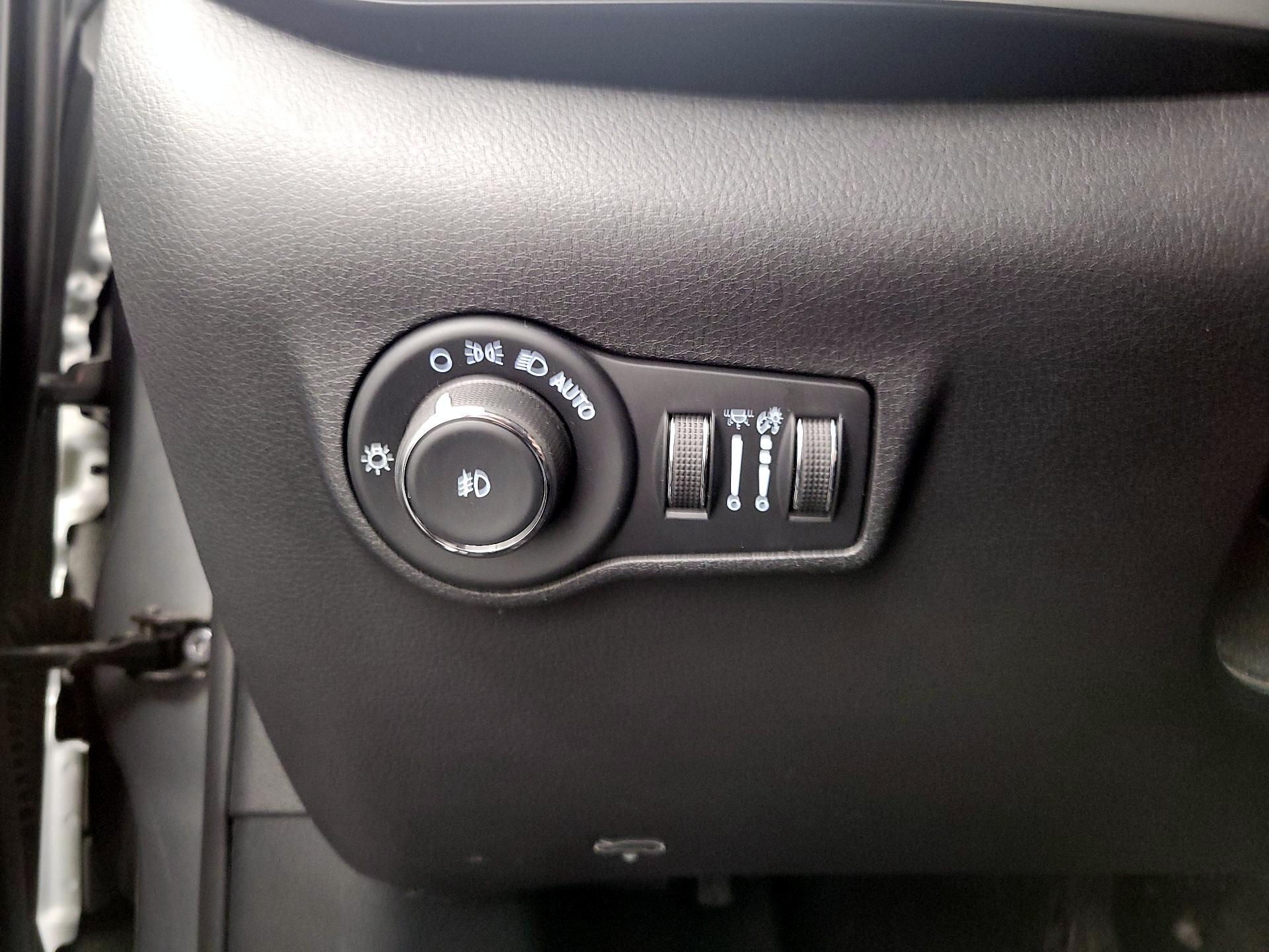 Thumbnail: 2022 Jeep Compass - 13