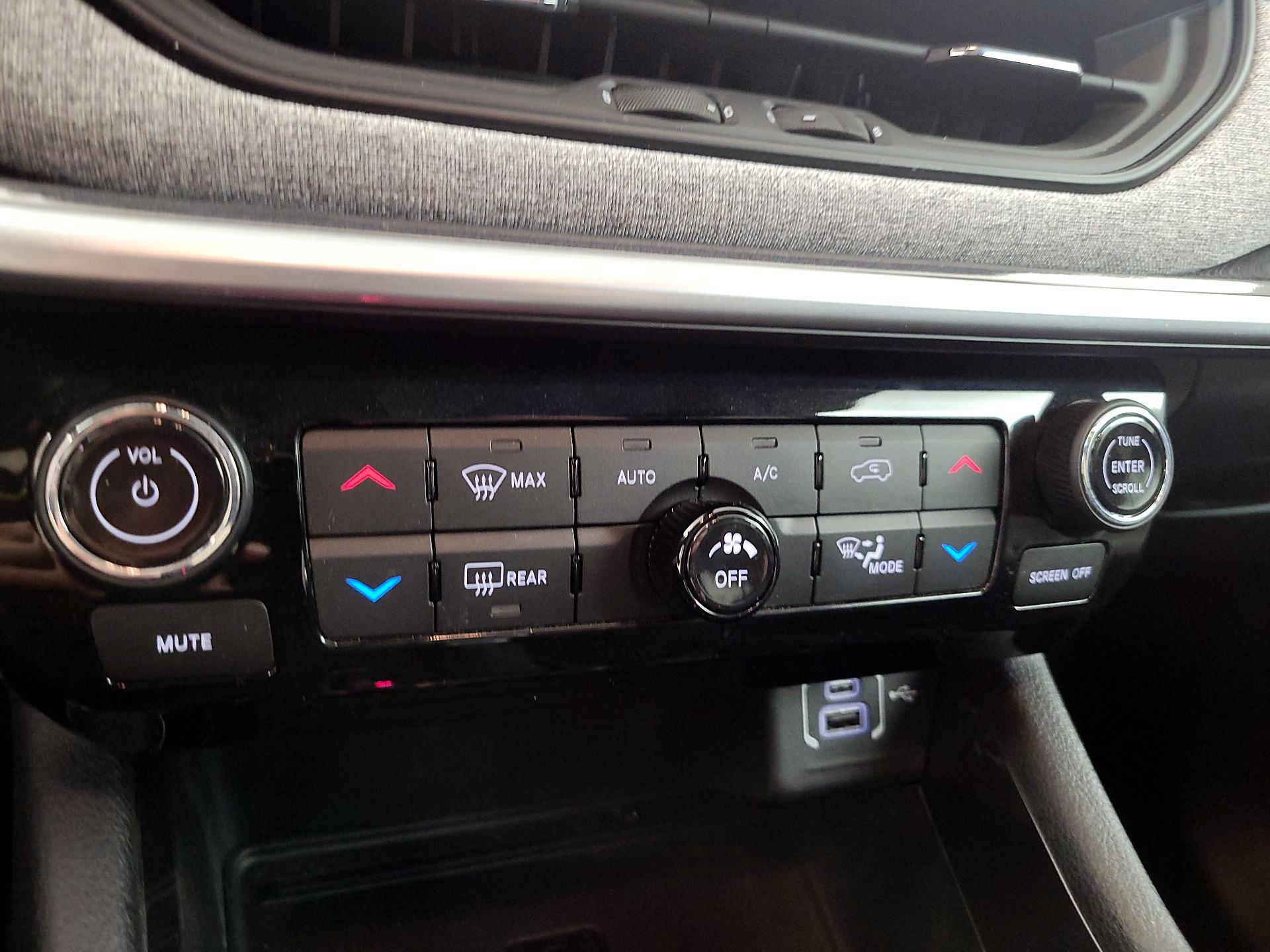 Thumbnail: 2022 Jeep Compass - 16