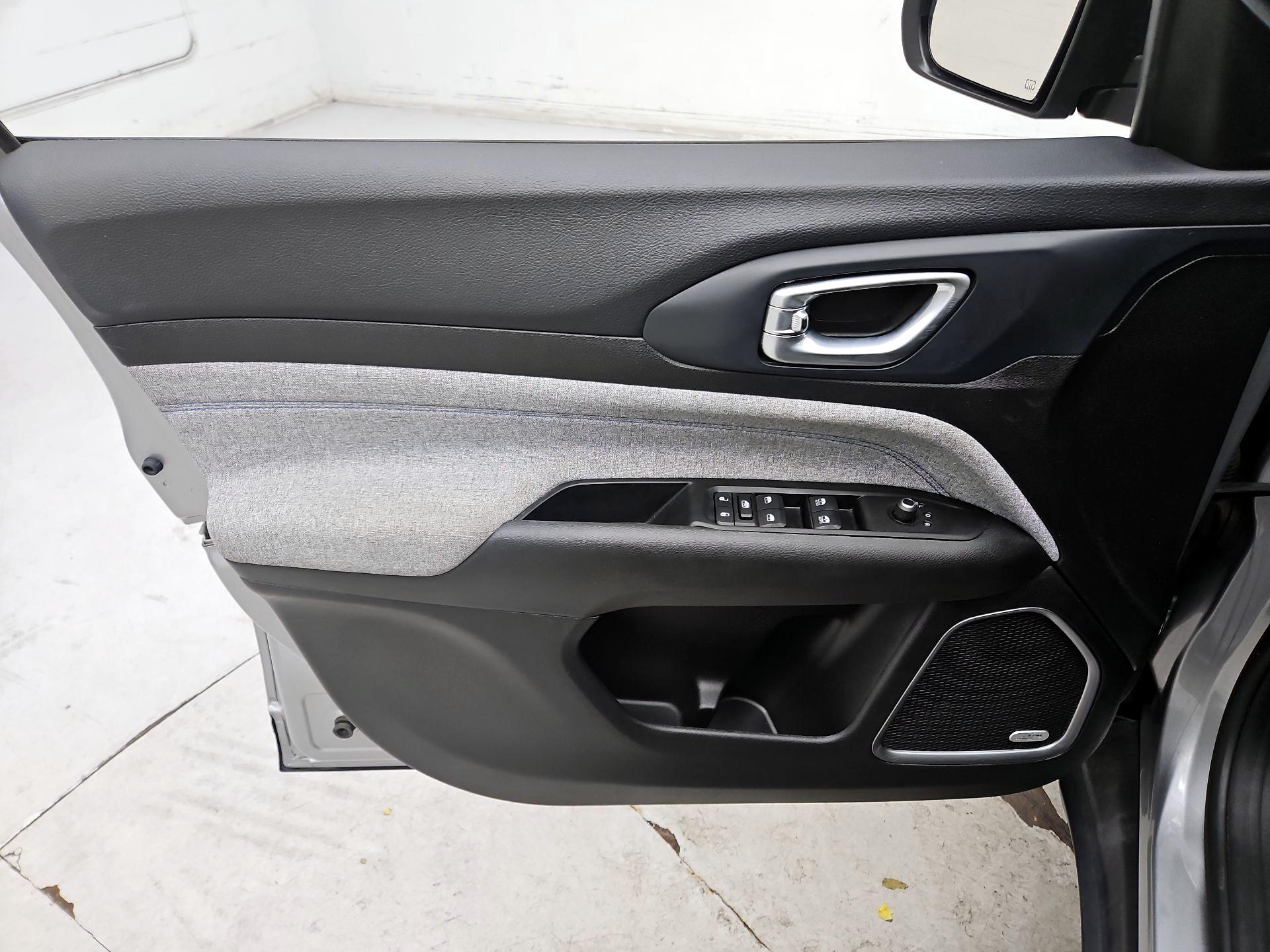 Thumbnail: 2022 Jeep Compass - 12