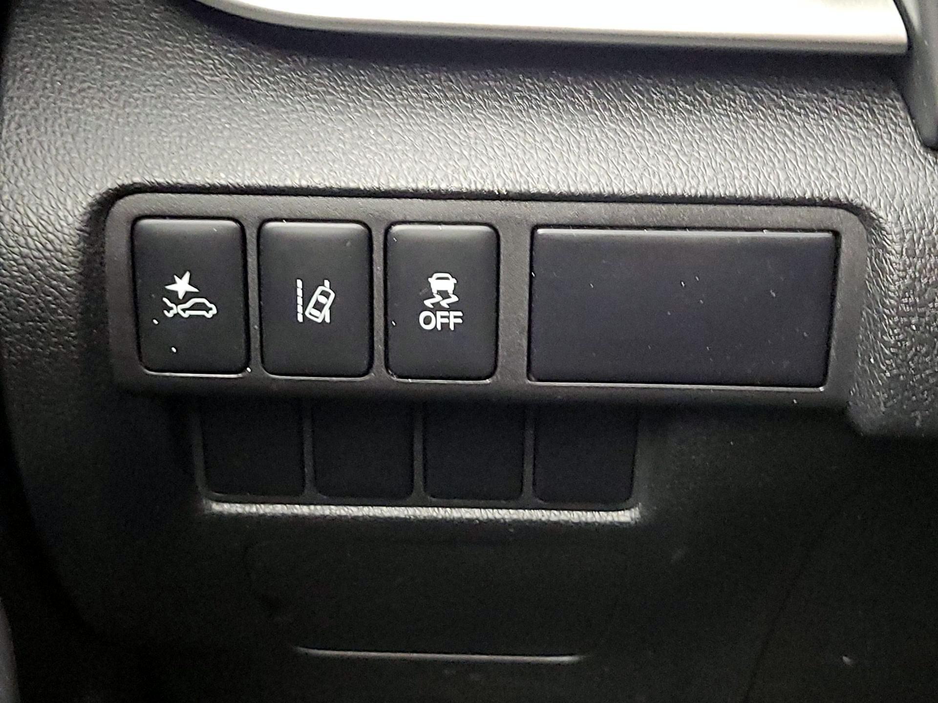 Thumbnail: 2022 Mitsubishi Eclipse Cross - 13