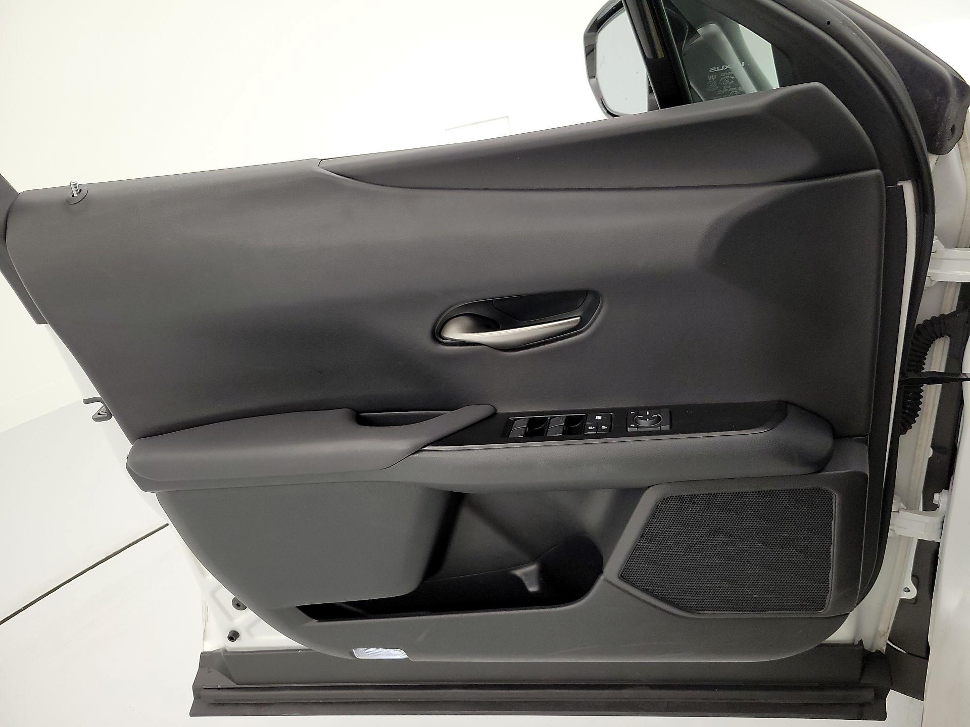 Thumbnail: 2020 Lexus UX - 12