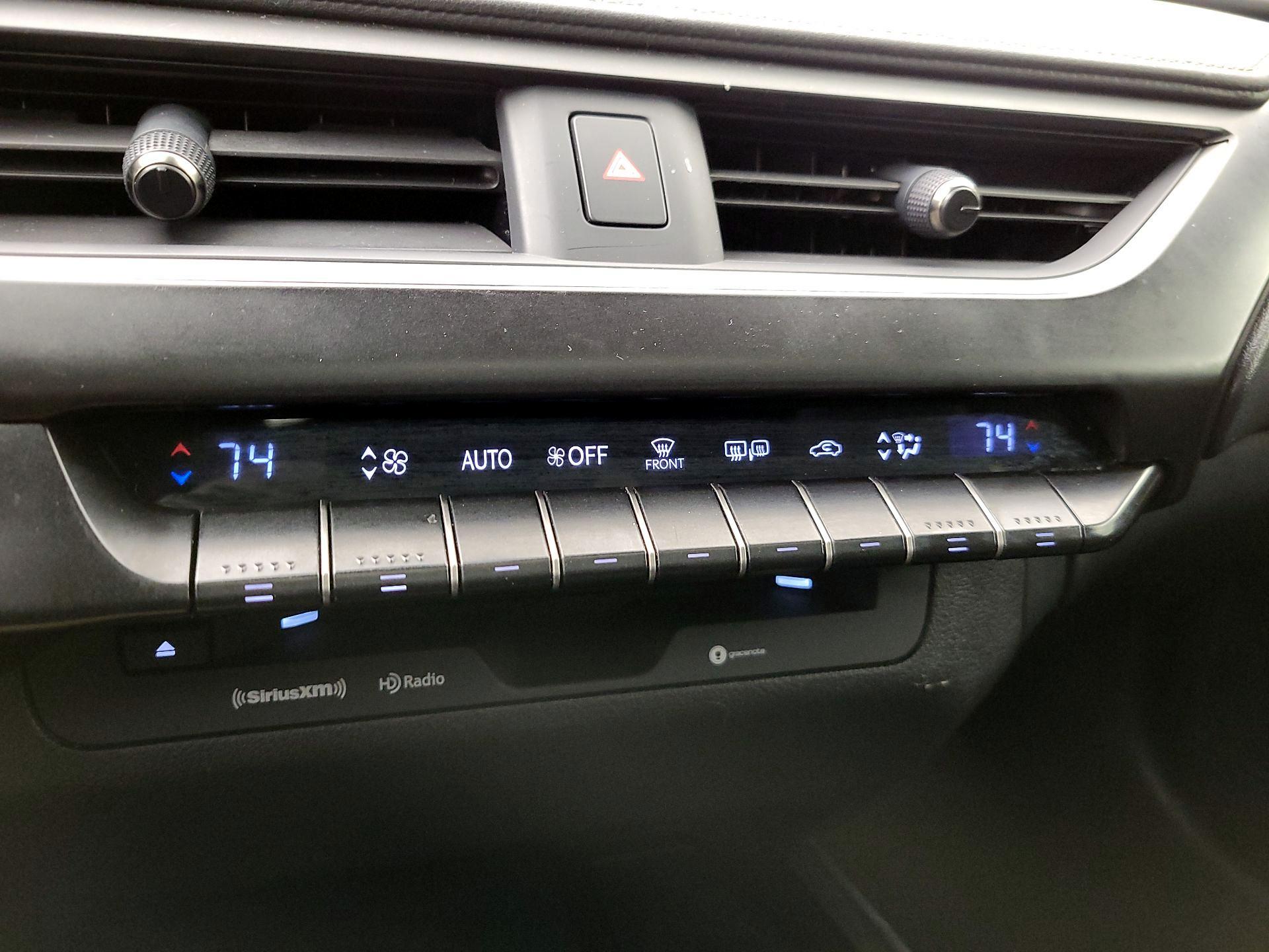 Thumbnail: 2020 Lexus UX - 16