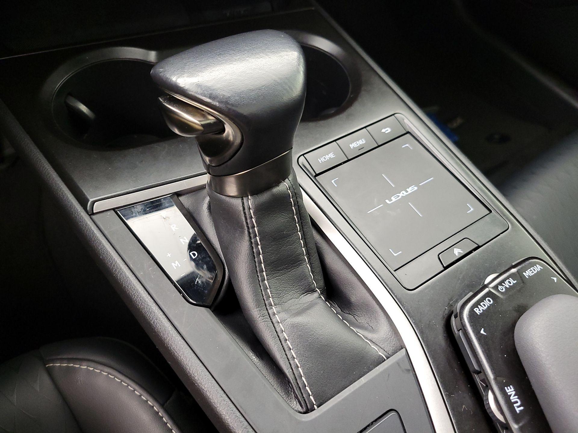 Thumbnail: 2020 Lexus UX - 17