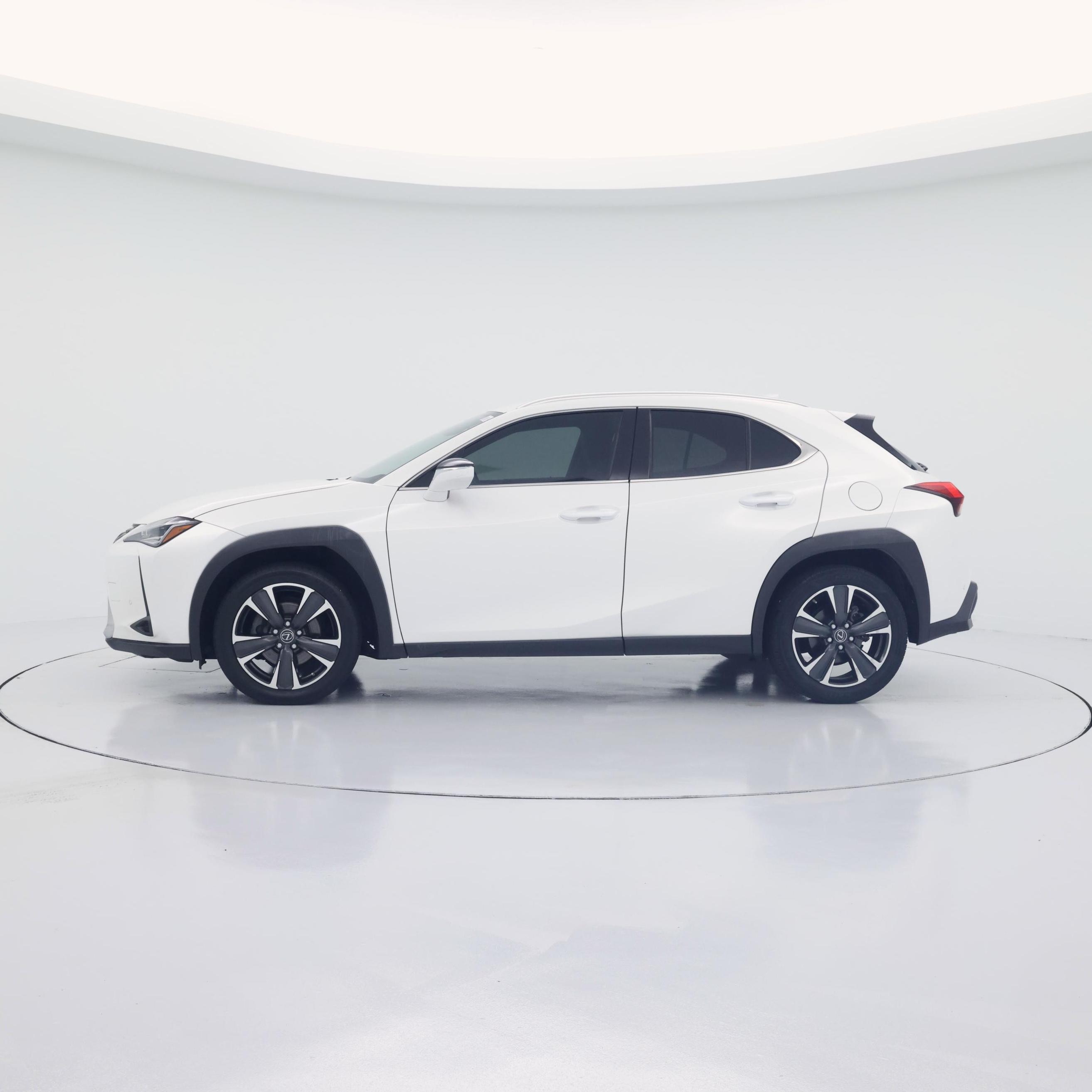 Thumbnail: 2020 Lexus UX - 3