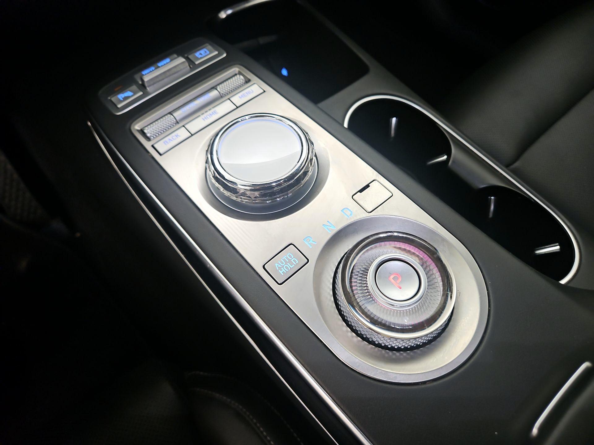 Thumbnail: 2025 Genesis GV70 - 18