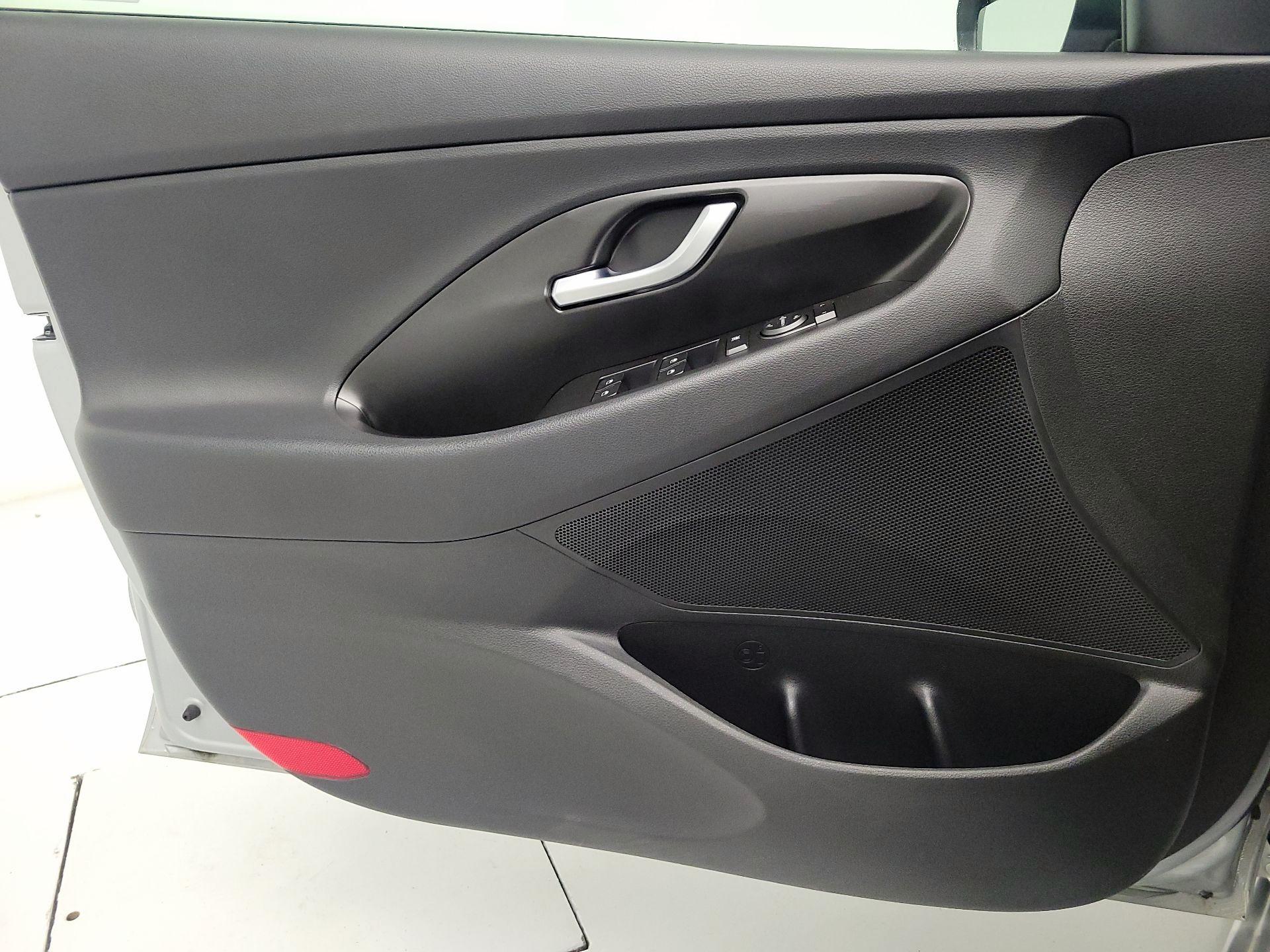 Thumbnail: 2020 Hyundai Elantra - 12