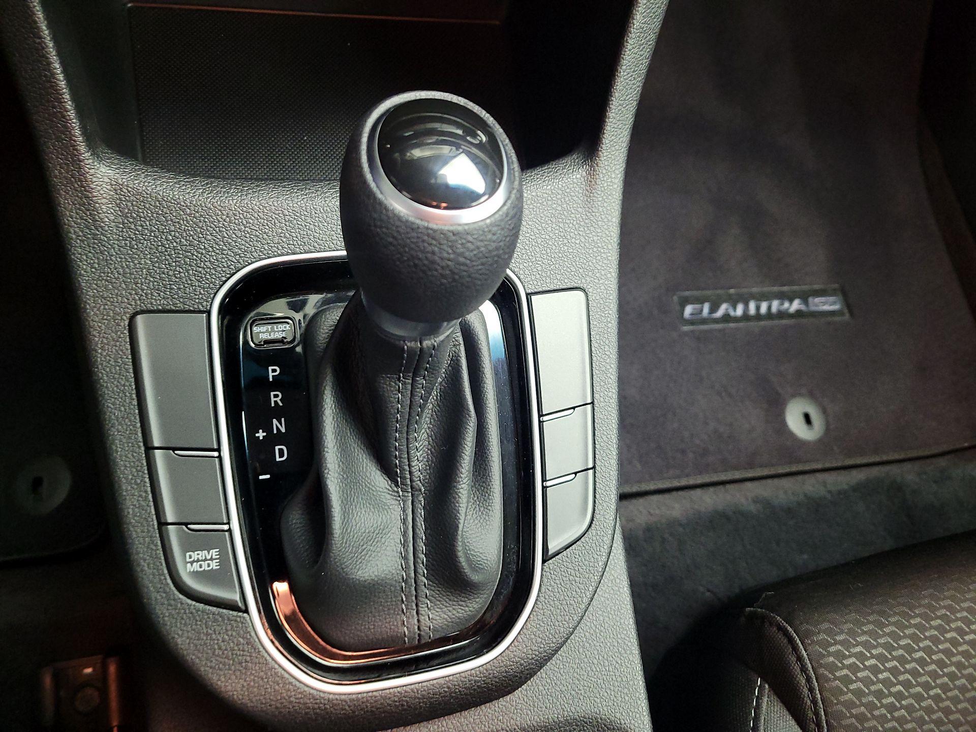 Thumbnail: 2020 Hyundai Elantra - 15