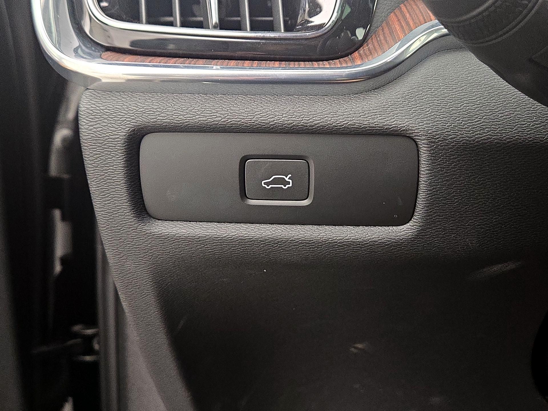 Thumbnail: 2023 Volvo S60 - 13