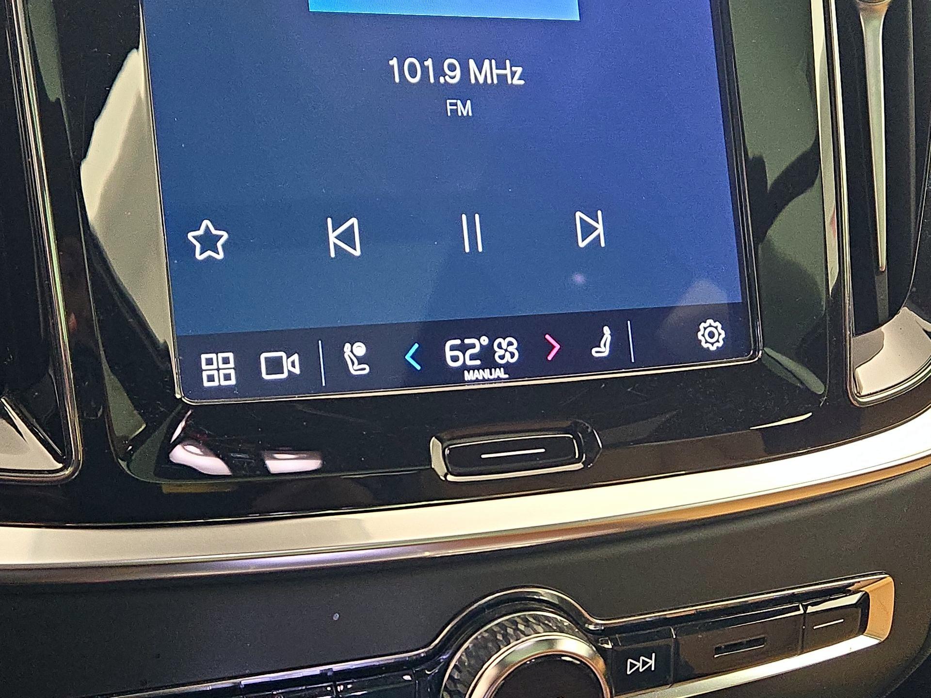 Thumbnail: 2023 Volvo S60 - 16