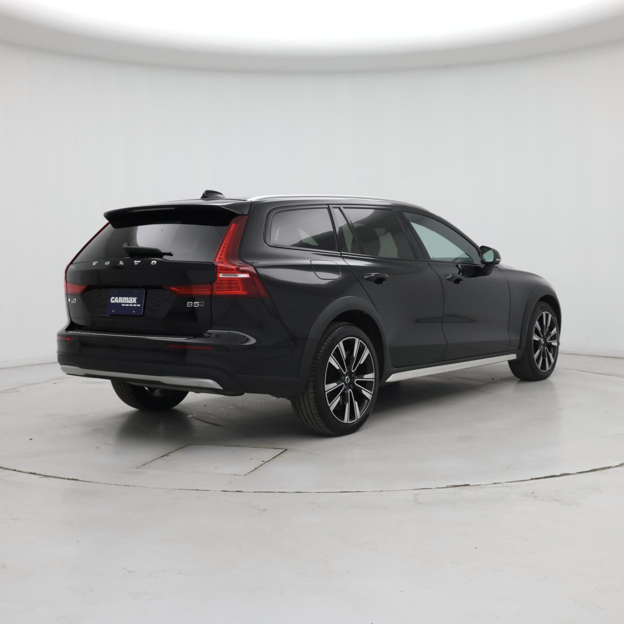 Thumbnail: 2023 Volvo S60 - 8