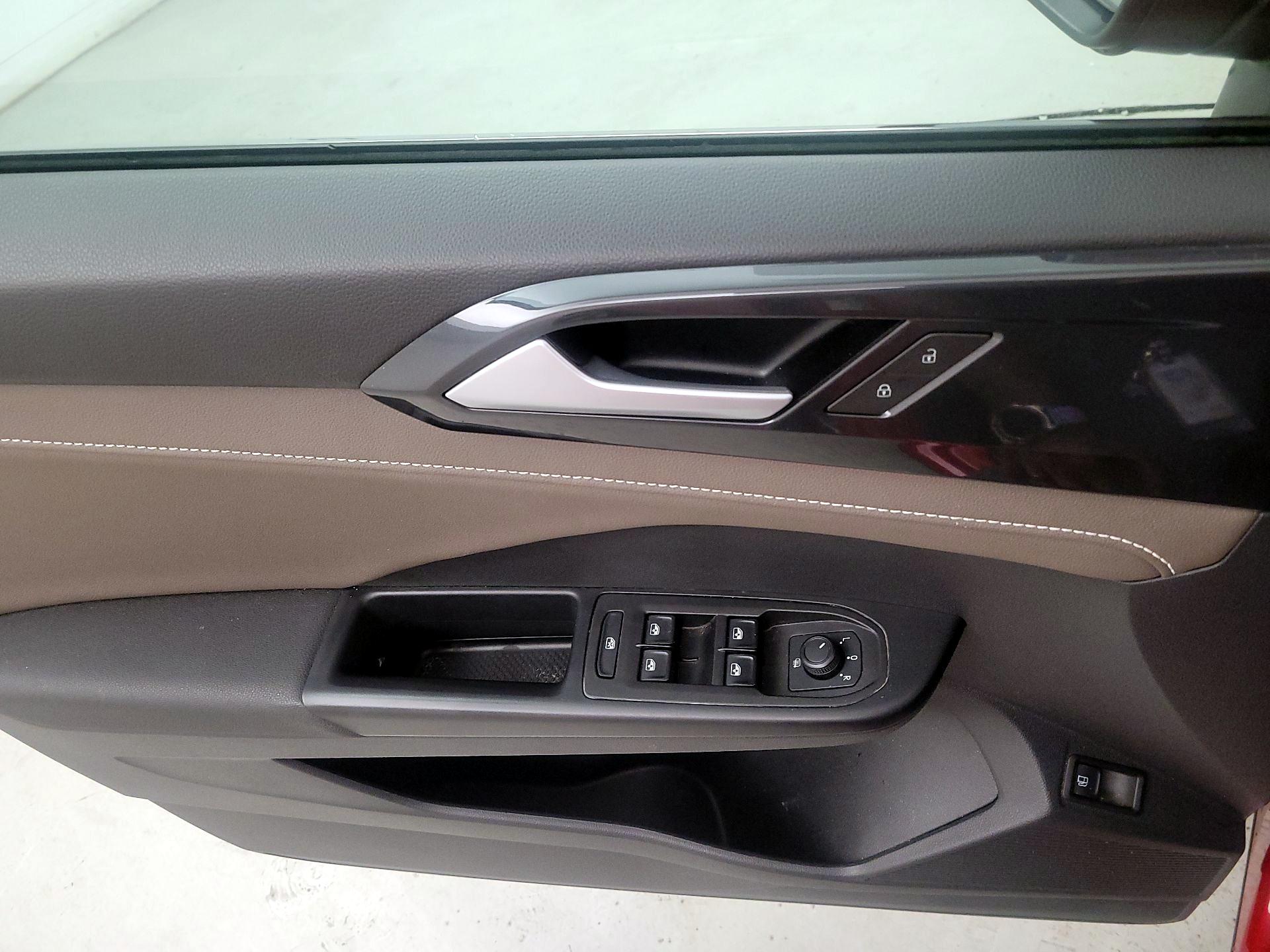 Thumbnail: 2022 Volkswagen Taos - 12