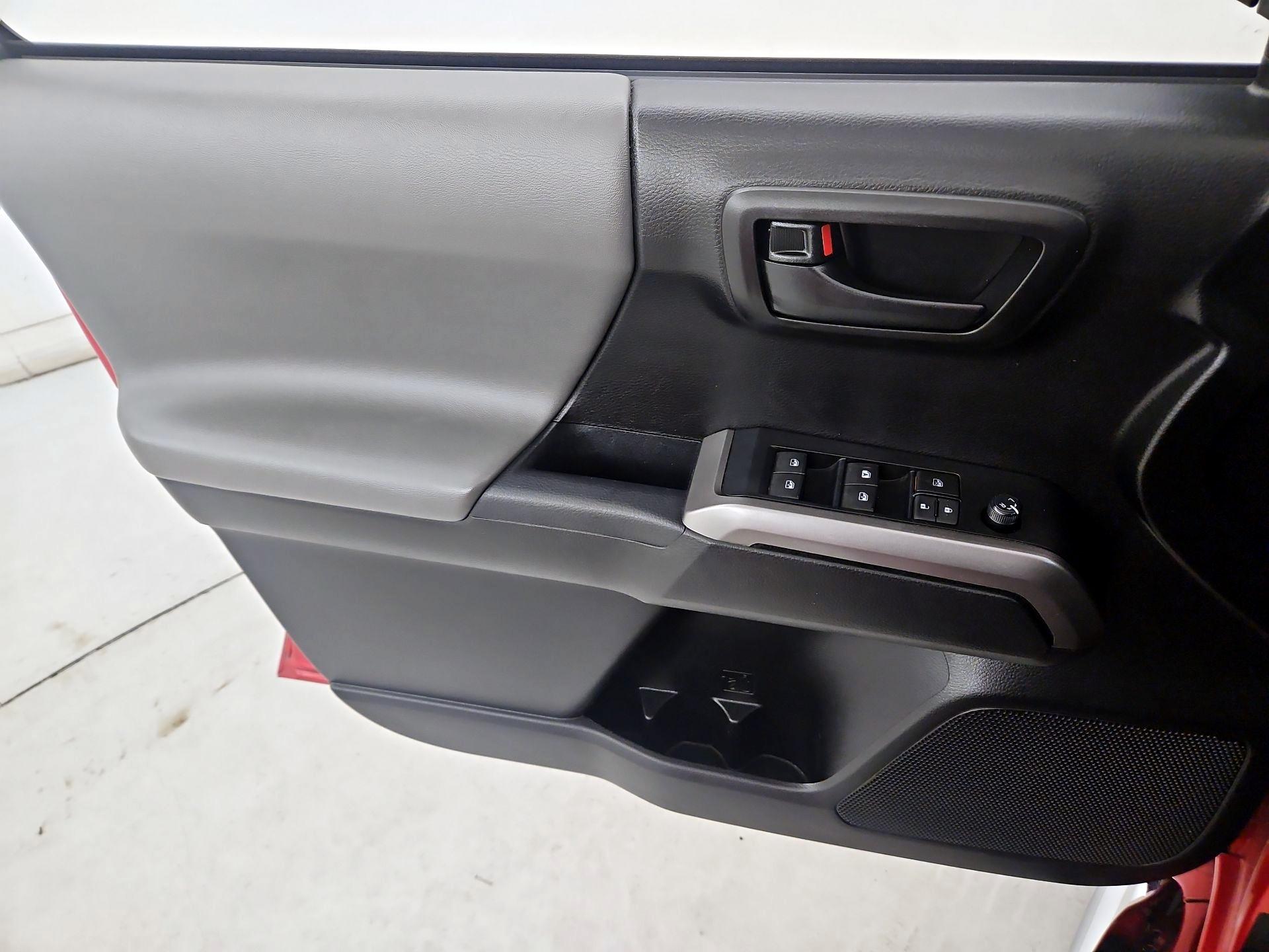 Thumbnail: 2022 Toyota Tacoma - 12