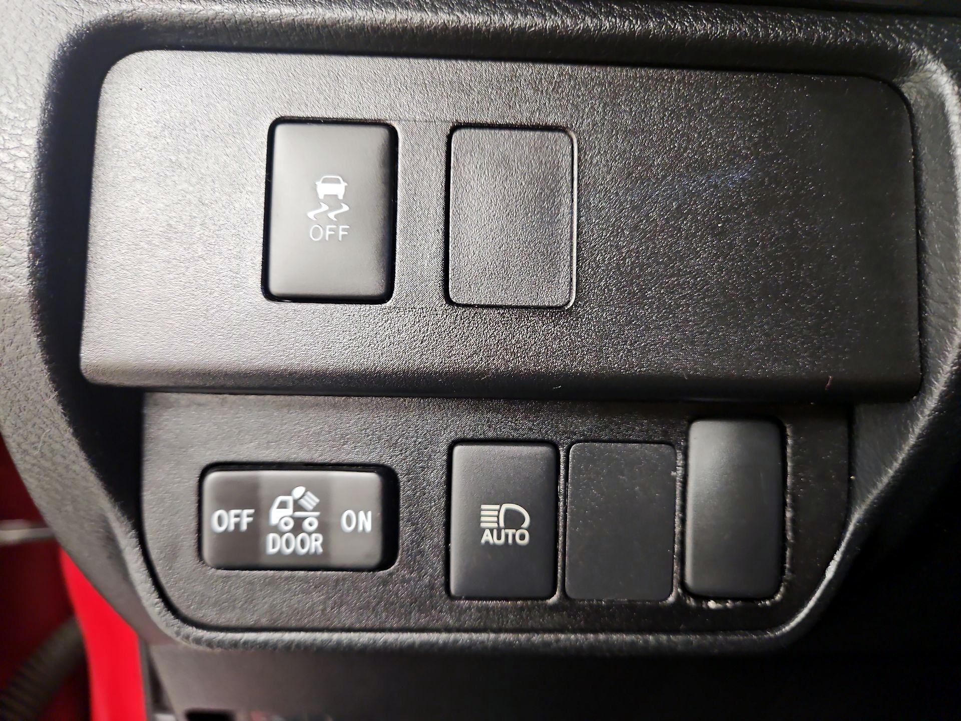 Thumbnail: 2022 Toyota Tacoma - 13