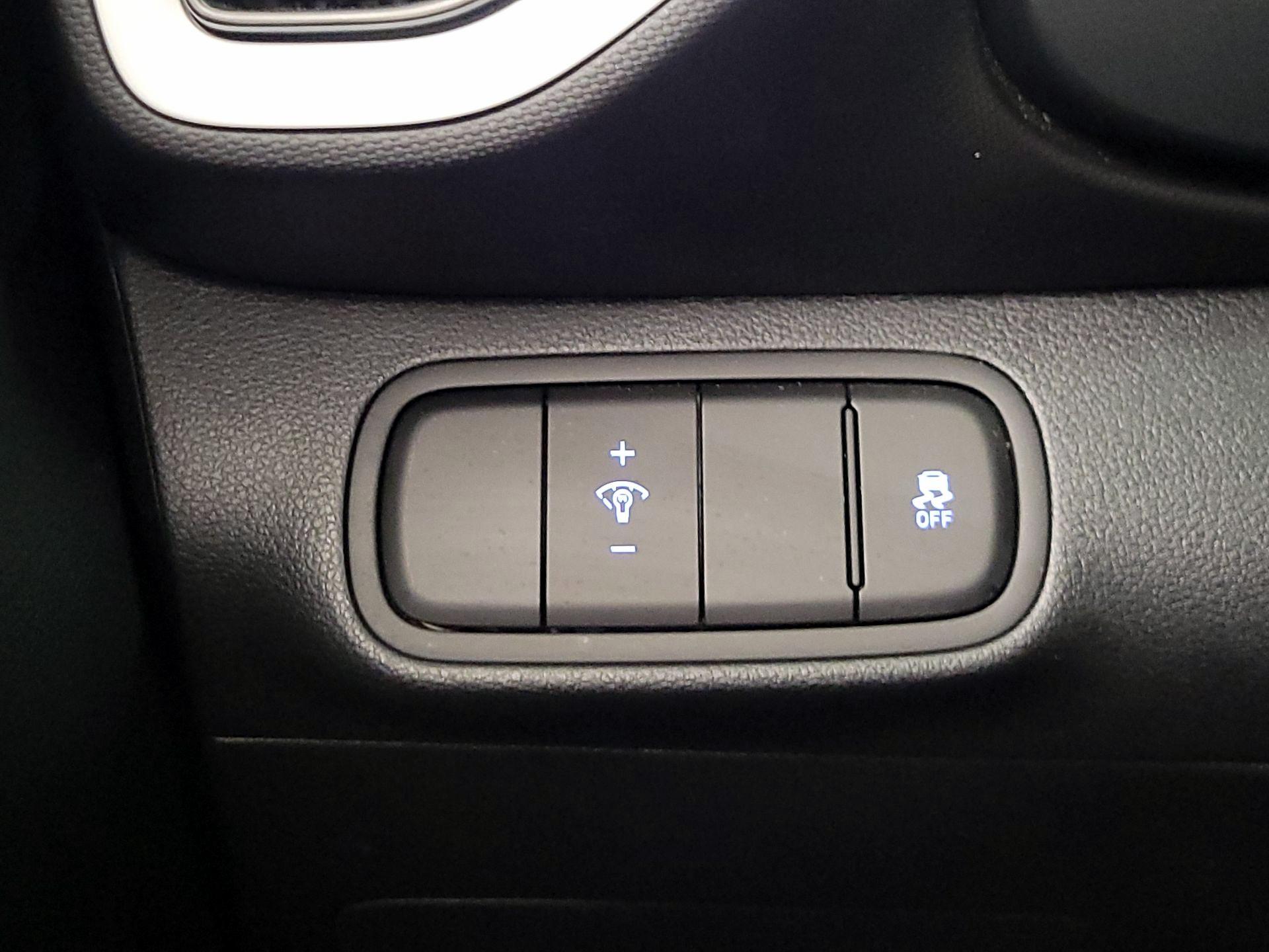 Thumbnail: 2023 Hyundai Venue - 13