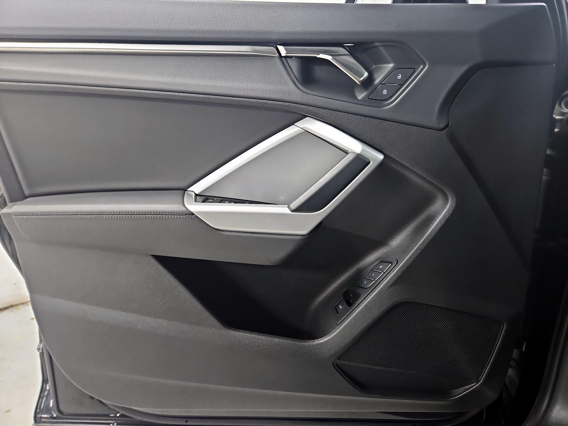 Thumbnail: 2023 Audi Q3 - 12