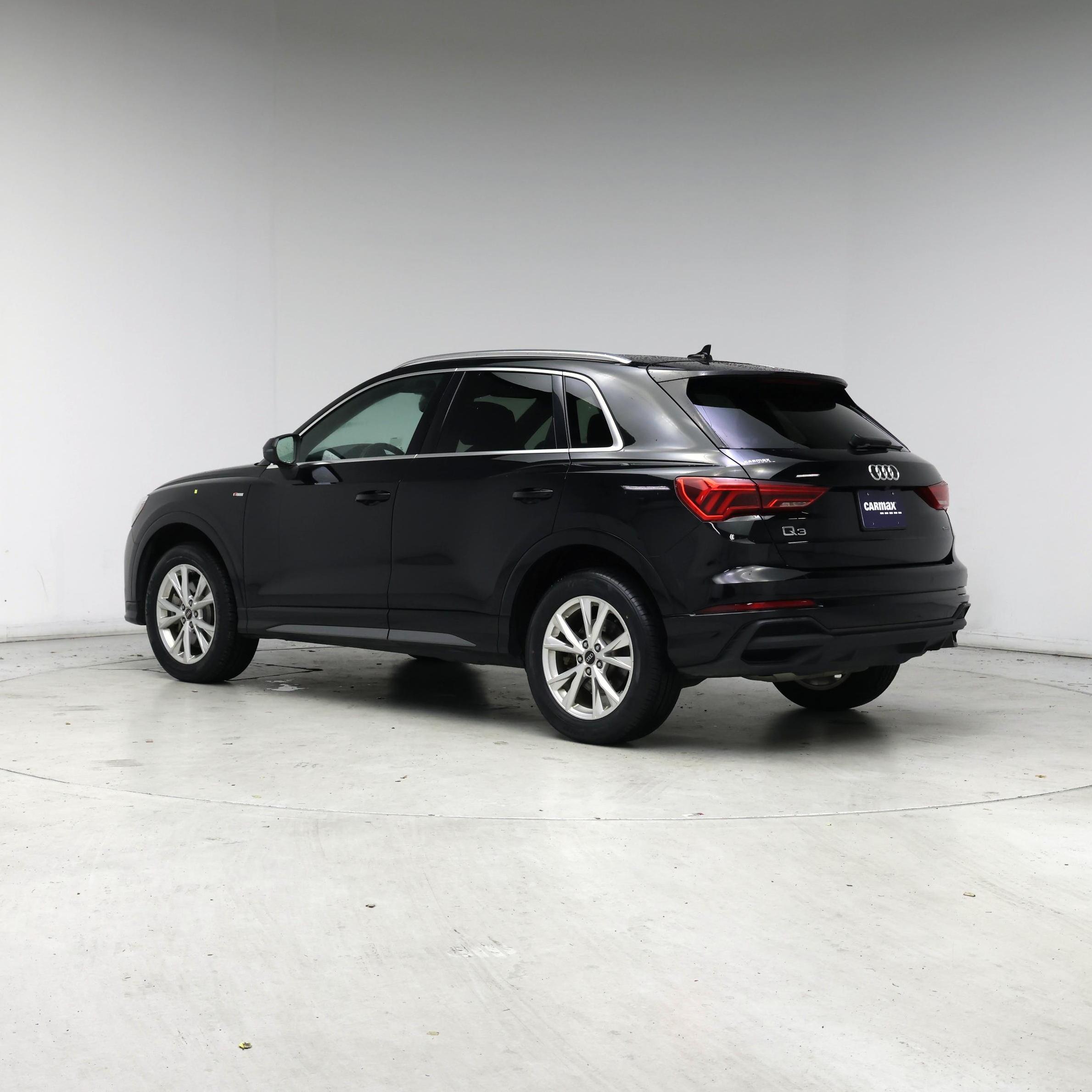 Thumbnail: 2023 Audi Q3 - 2