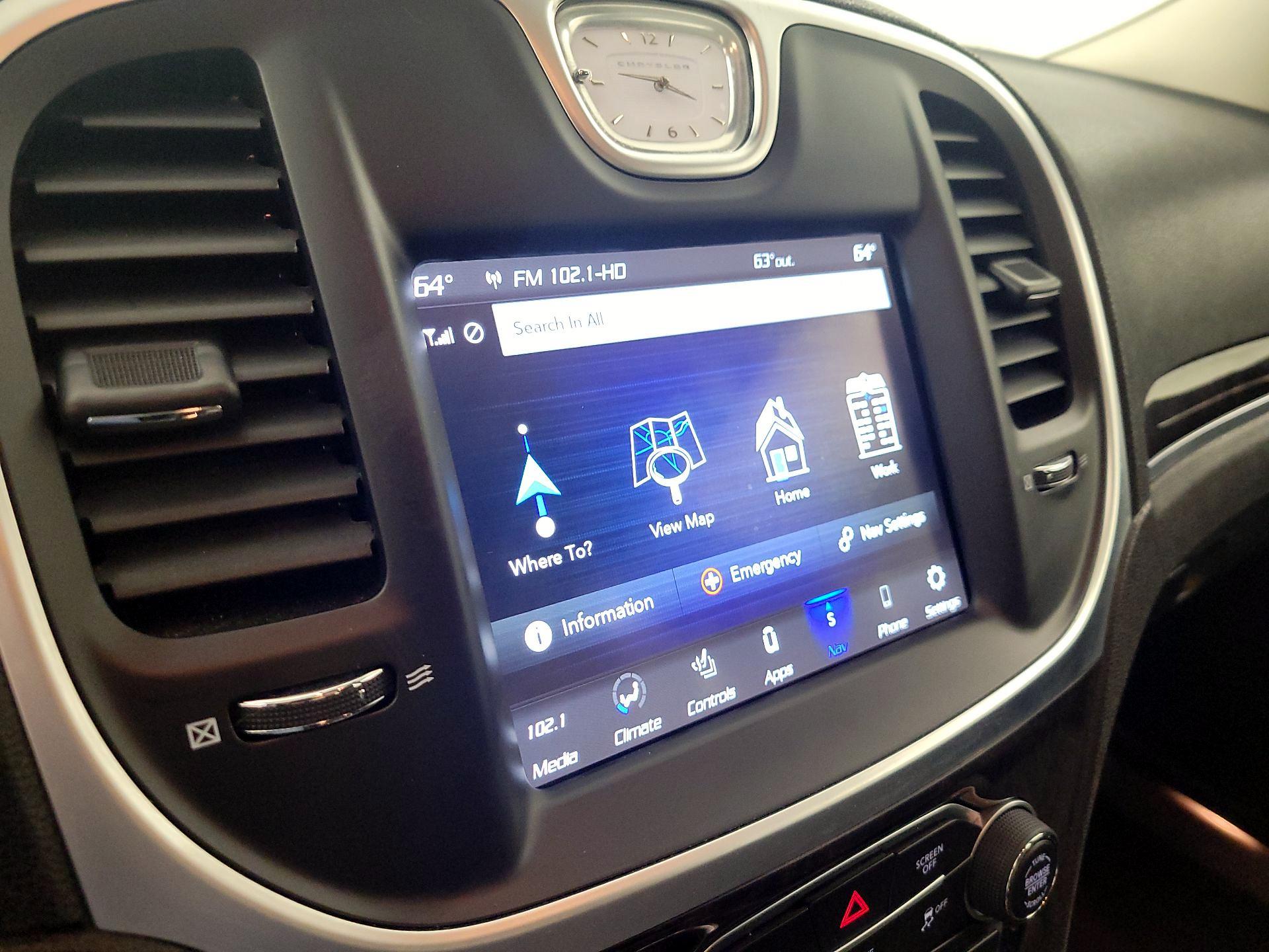 Thumbnail: 2022 Chrysler 300 - 14