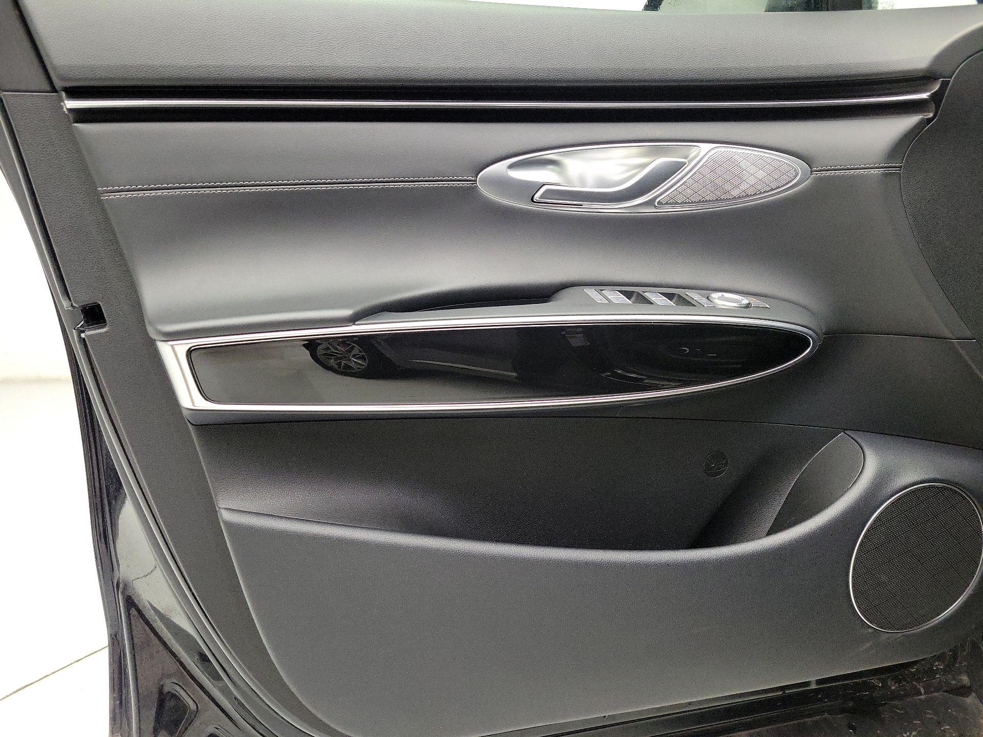 Thumbnail: 2025 Genesis GV70 - 12