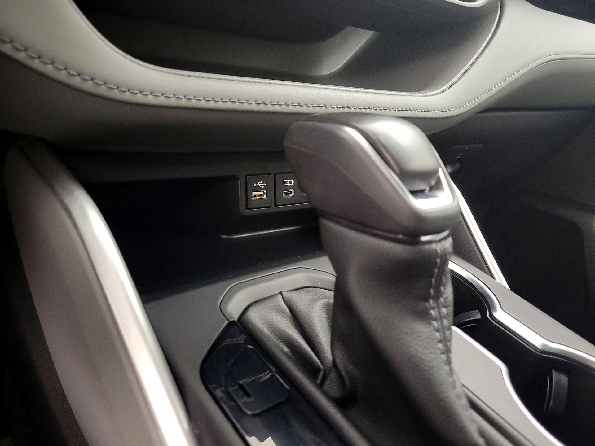 Thumbnail: 2023 Toyota Highlander - 18