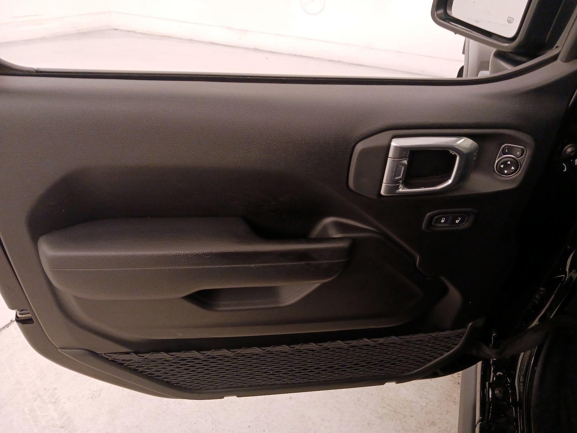 Thumbnail: 2023 Jeep Gladiator - 12