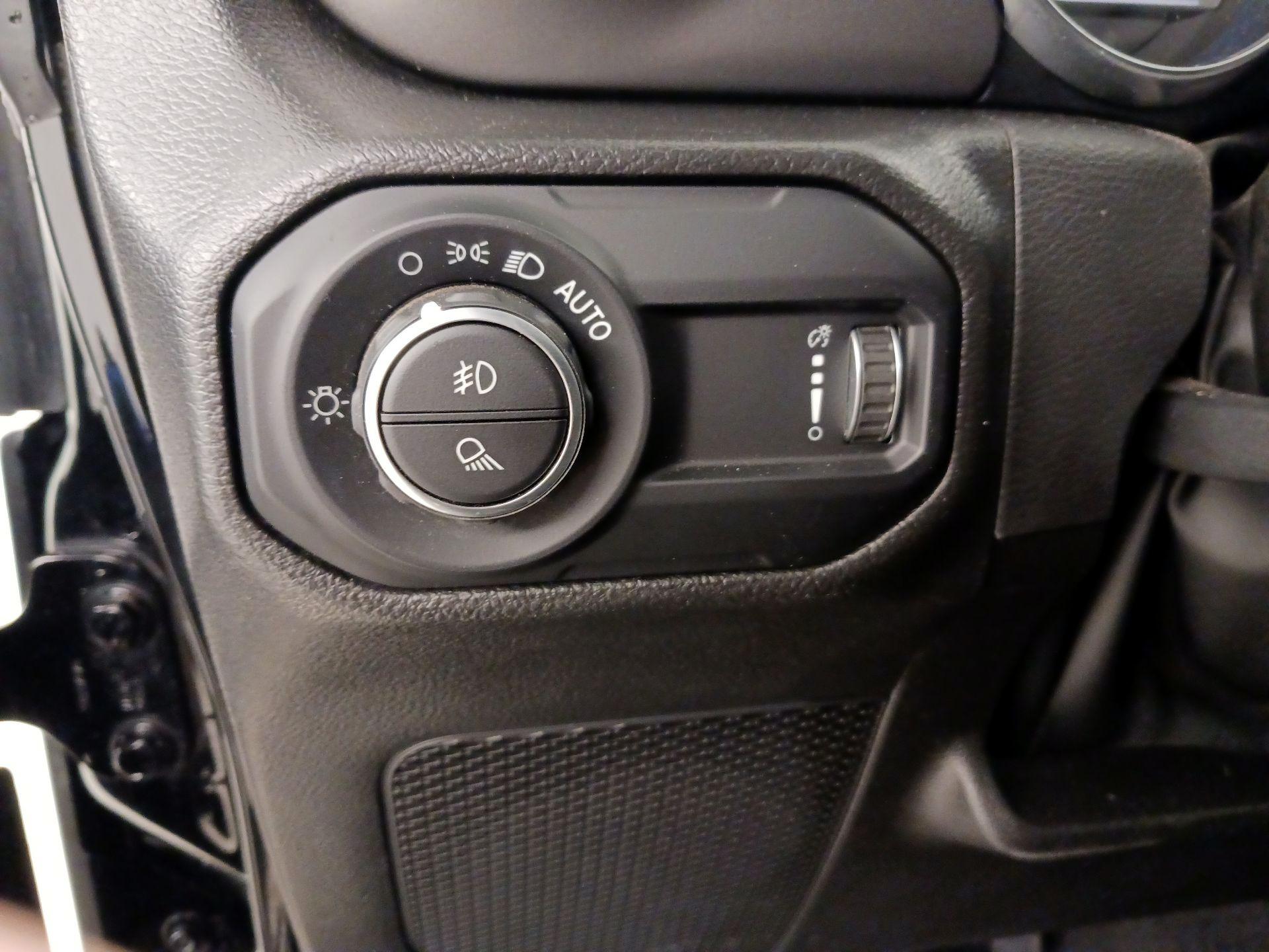 Thumbnail: 2023 Jeep Gladiator - 13