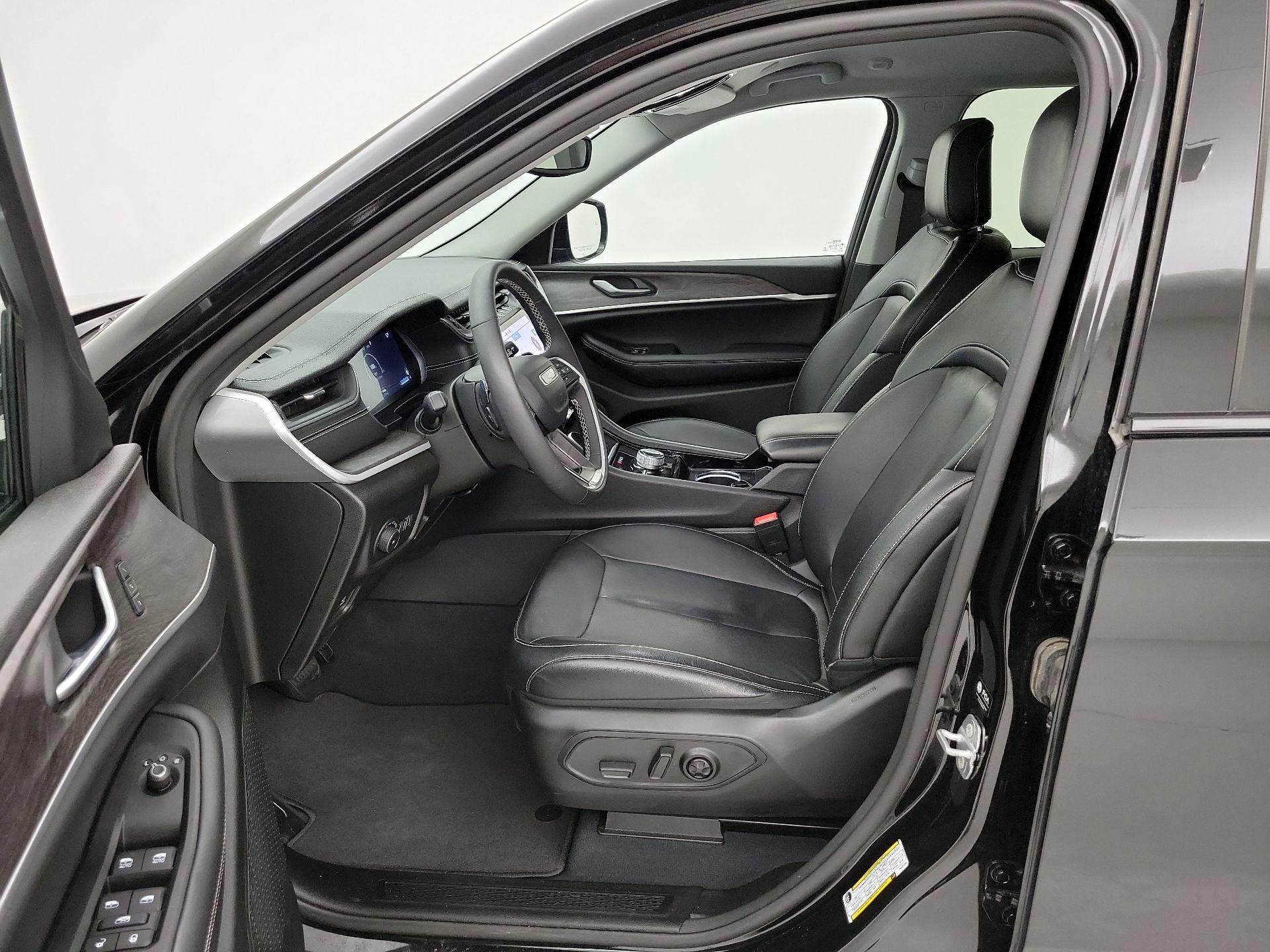 Thumbnail: 2023 Jeep Grand Cherokee - 9