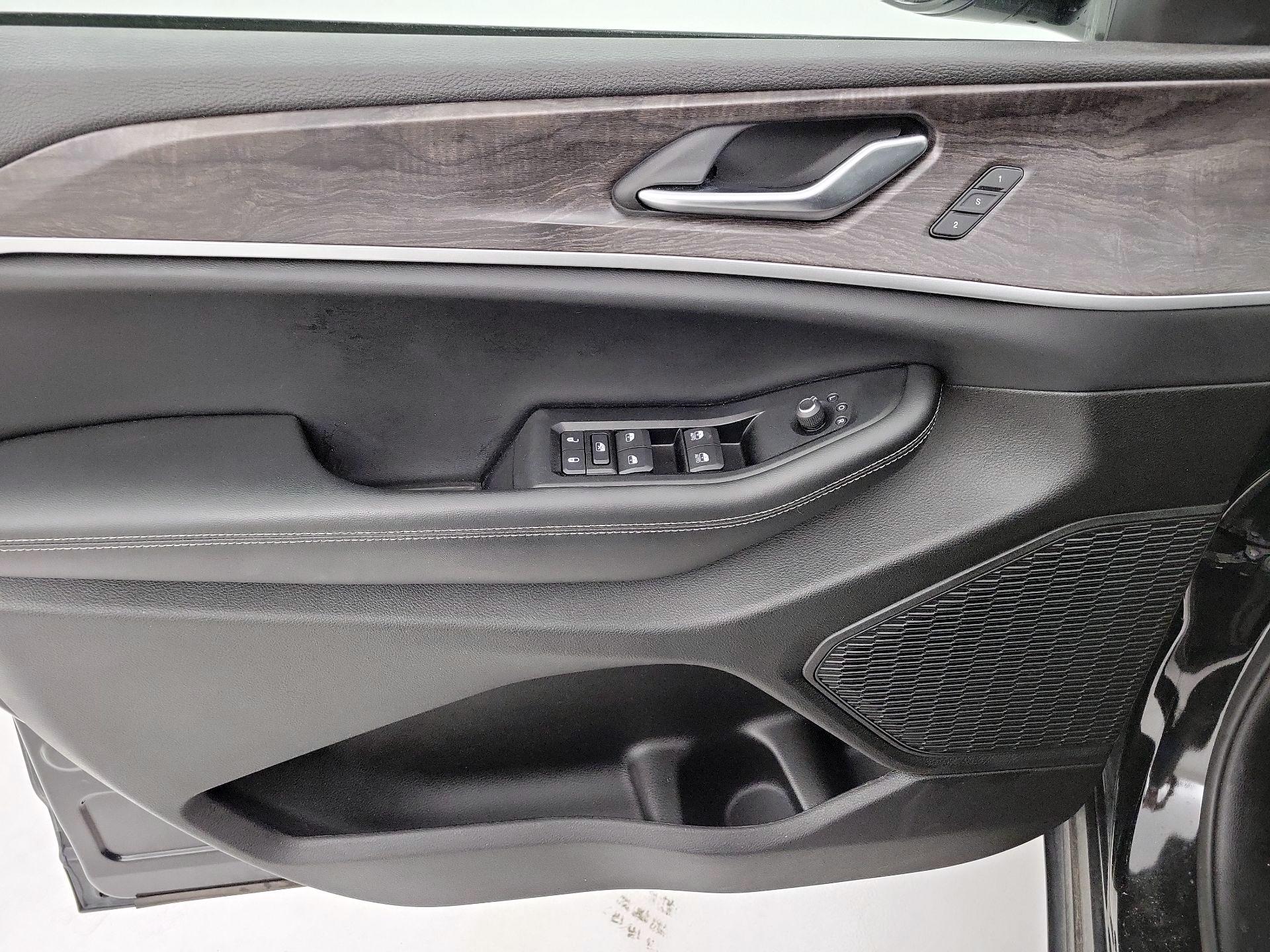 Thumbnail: 2023 Jeep Grand Cherokee - 10