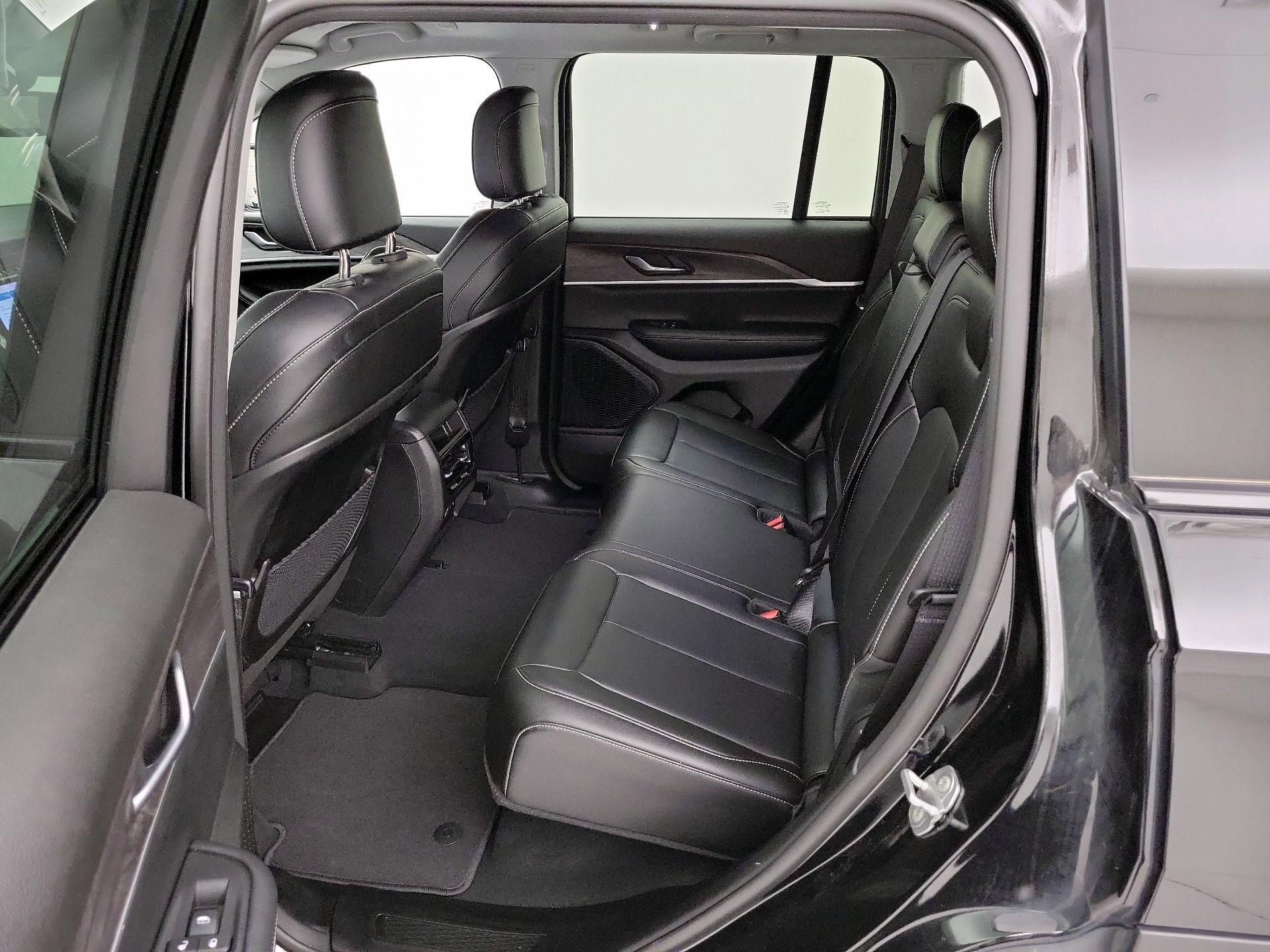 Thumbnail: 2023 Jeep Grand Cherokee - 18