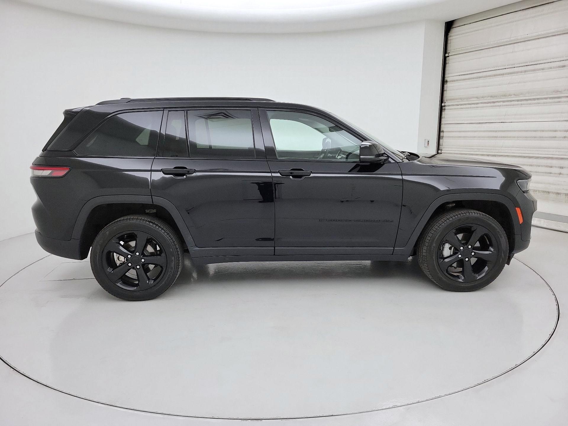 Thumbnail: 2023 Jeep Grand Cherokee - 4