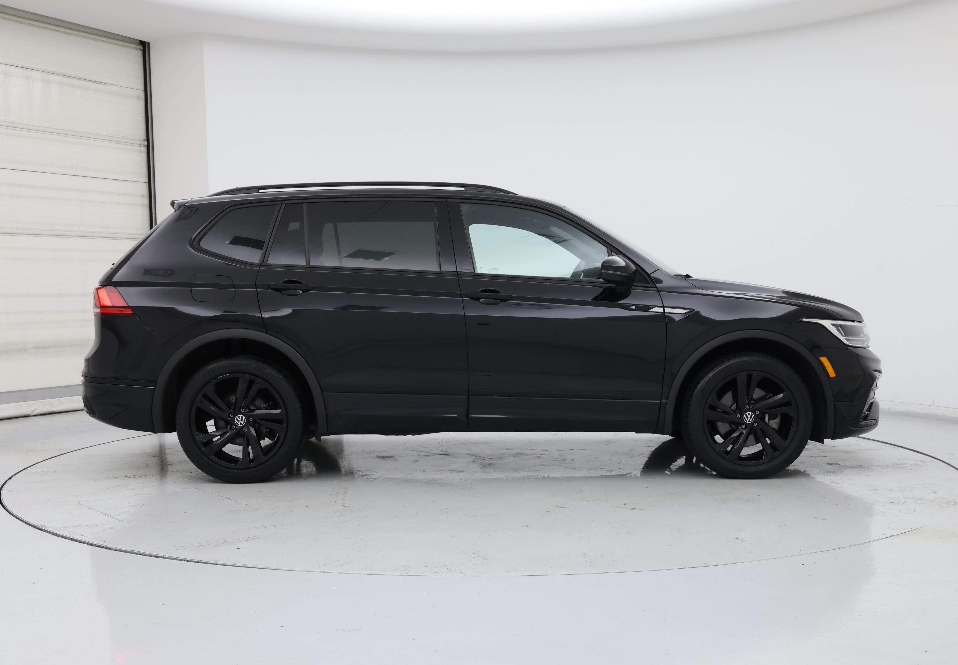 Thumbnail: 2023 Volkswagen Tiguan - 7
