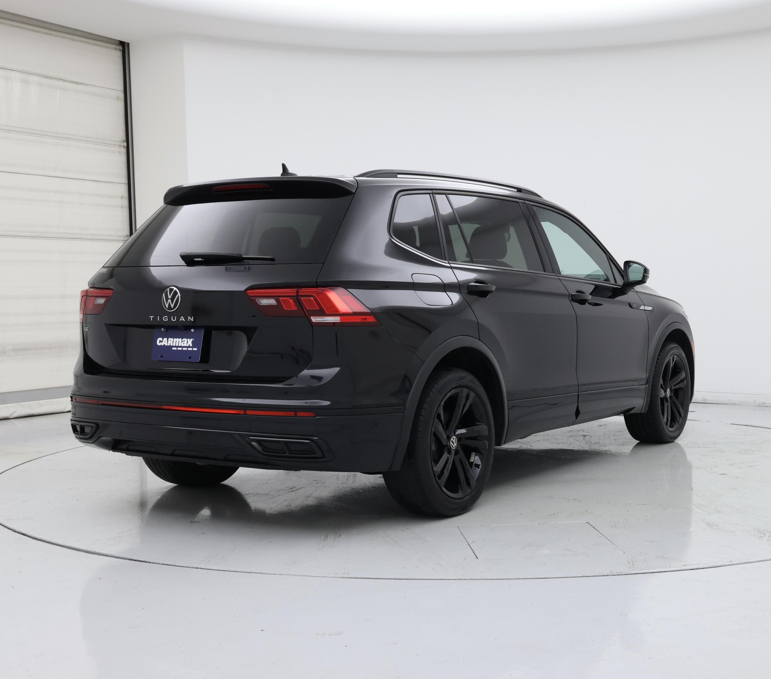 Thumbnail: 2023 Volkswagen Tiguan - 8