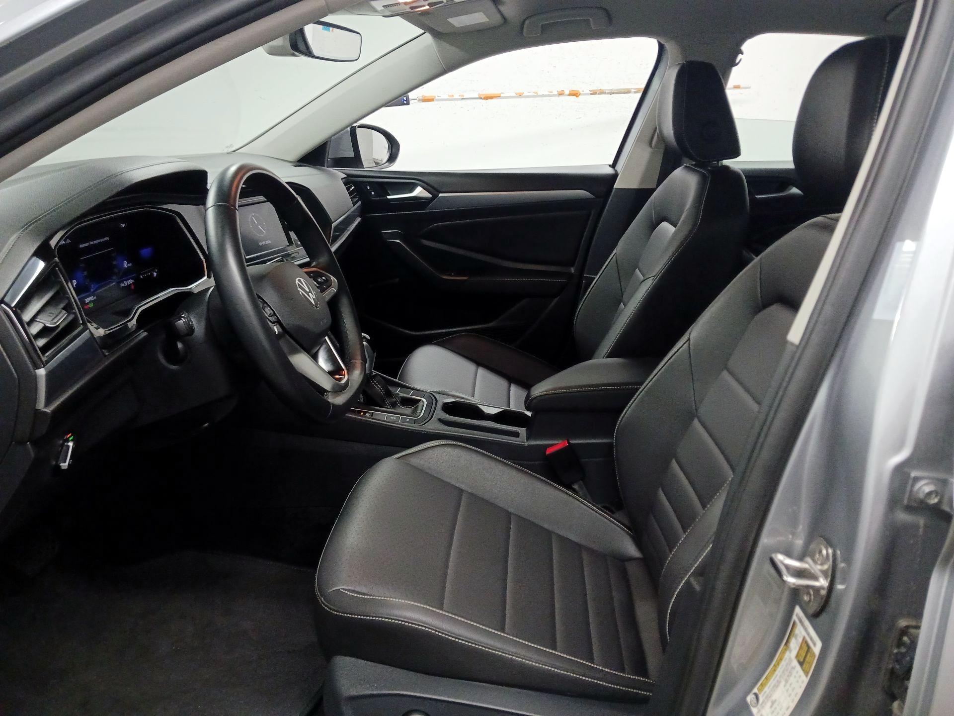 Thumbnail: 2024 Volkswagen Jetta - 11