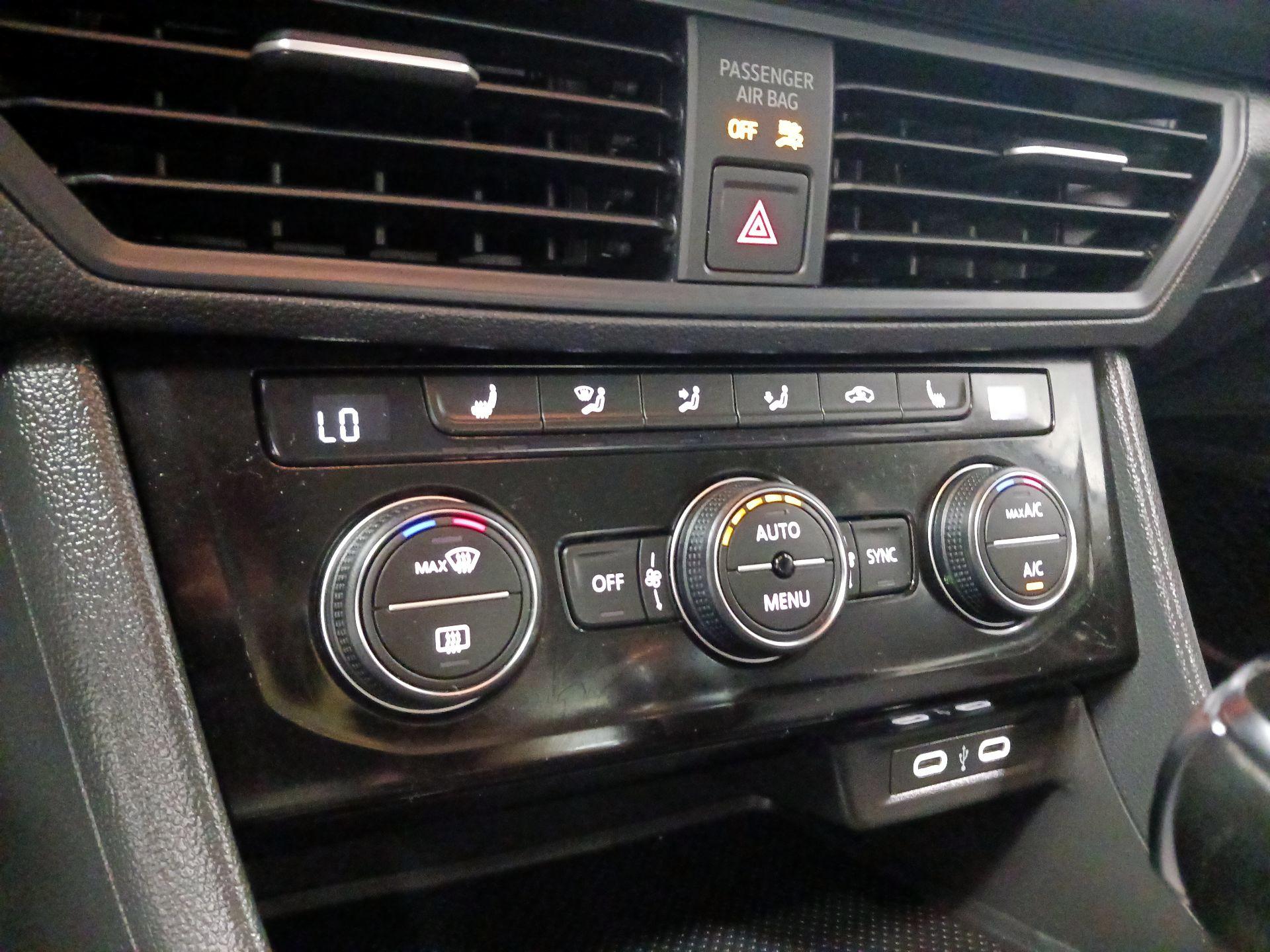 Thumbnail: 2024 Volkswagen Jetta - 16