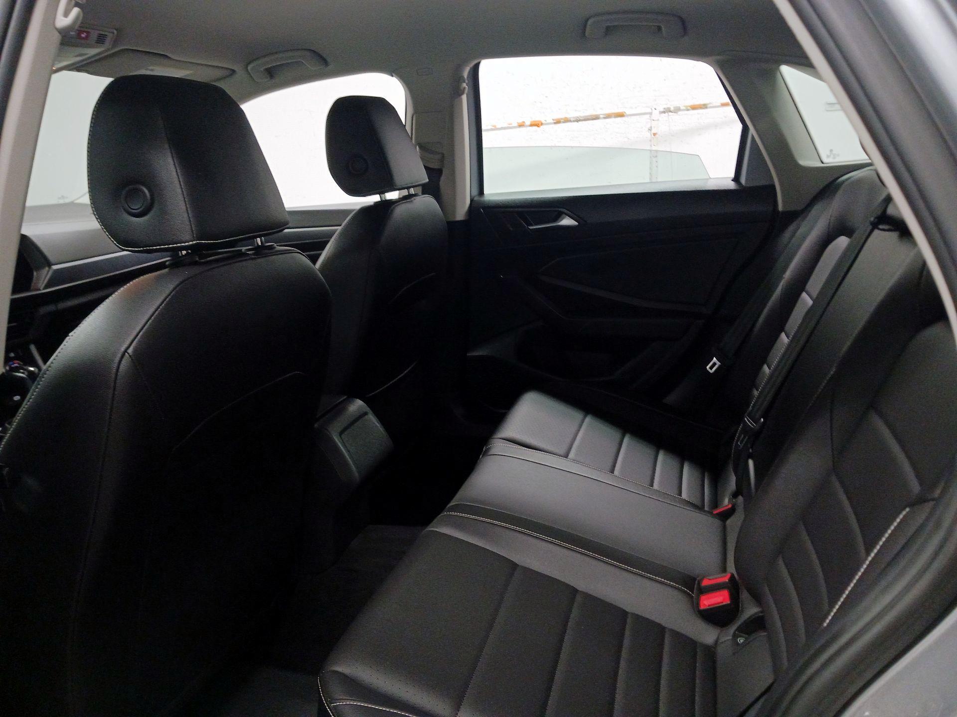 Thumbnail: 2024 Volkswagen Jetta - 18